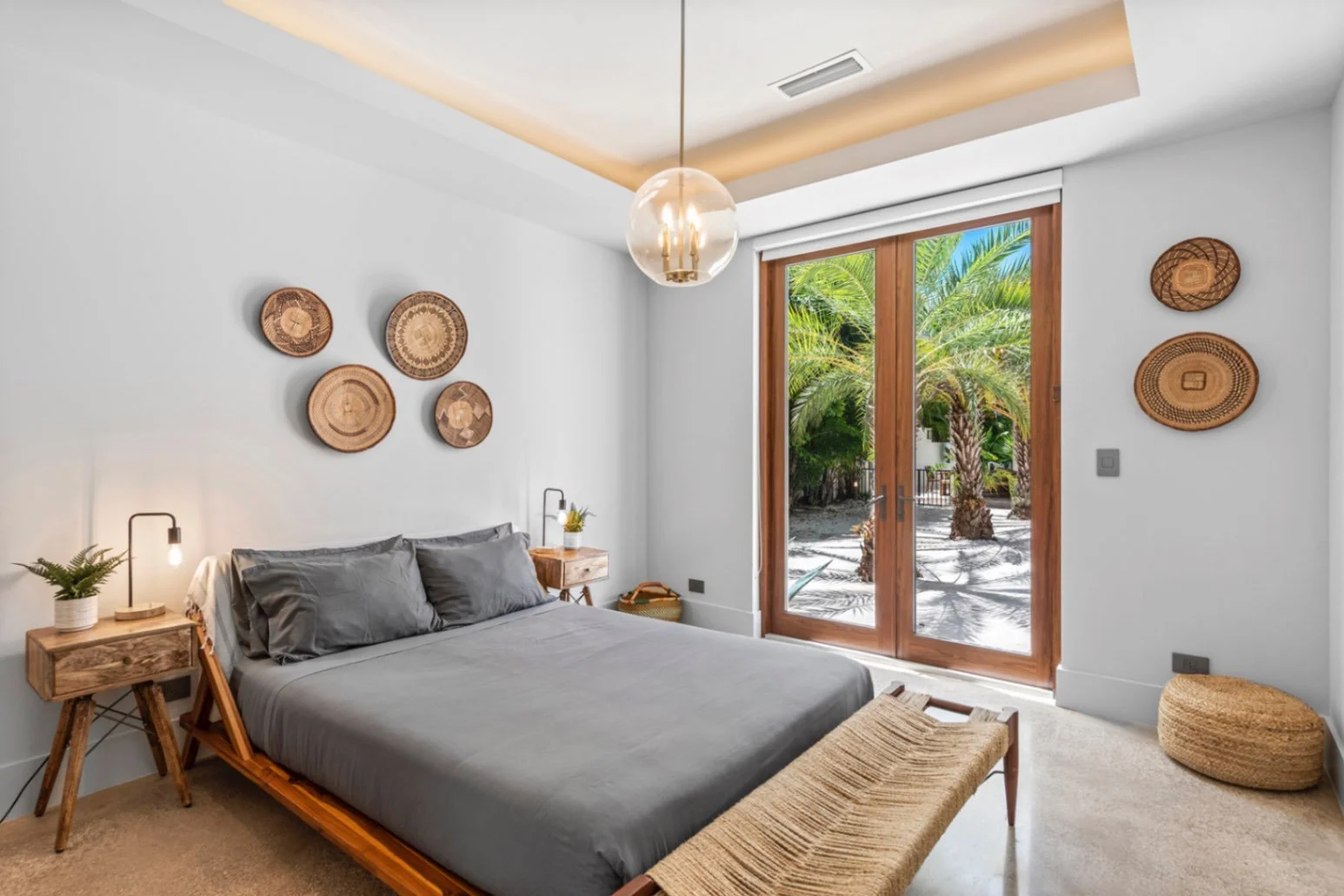 jpeg-optimizer_54-villa-guest-bedroom.jpg