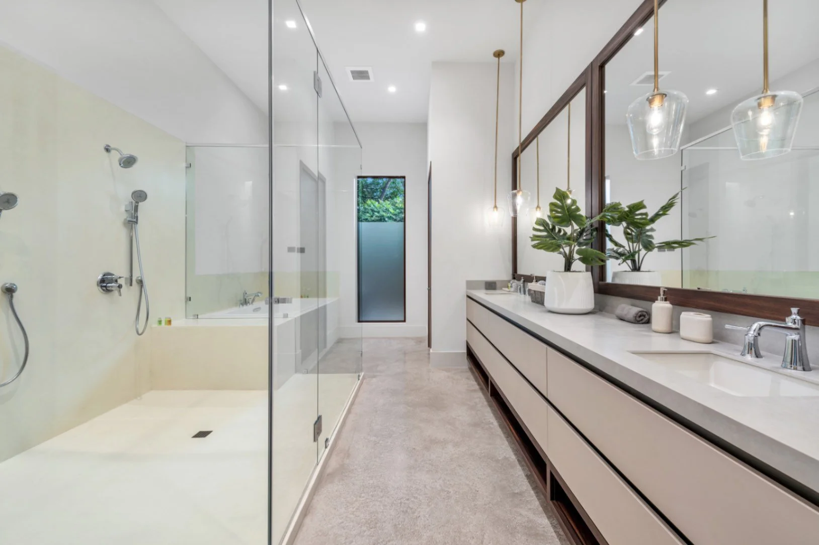 jpeg-optimizer_23-villa-master-bathroom.jpg
