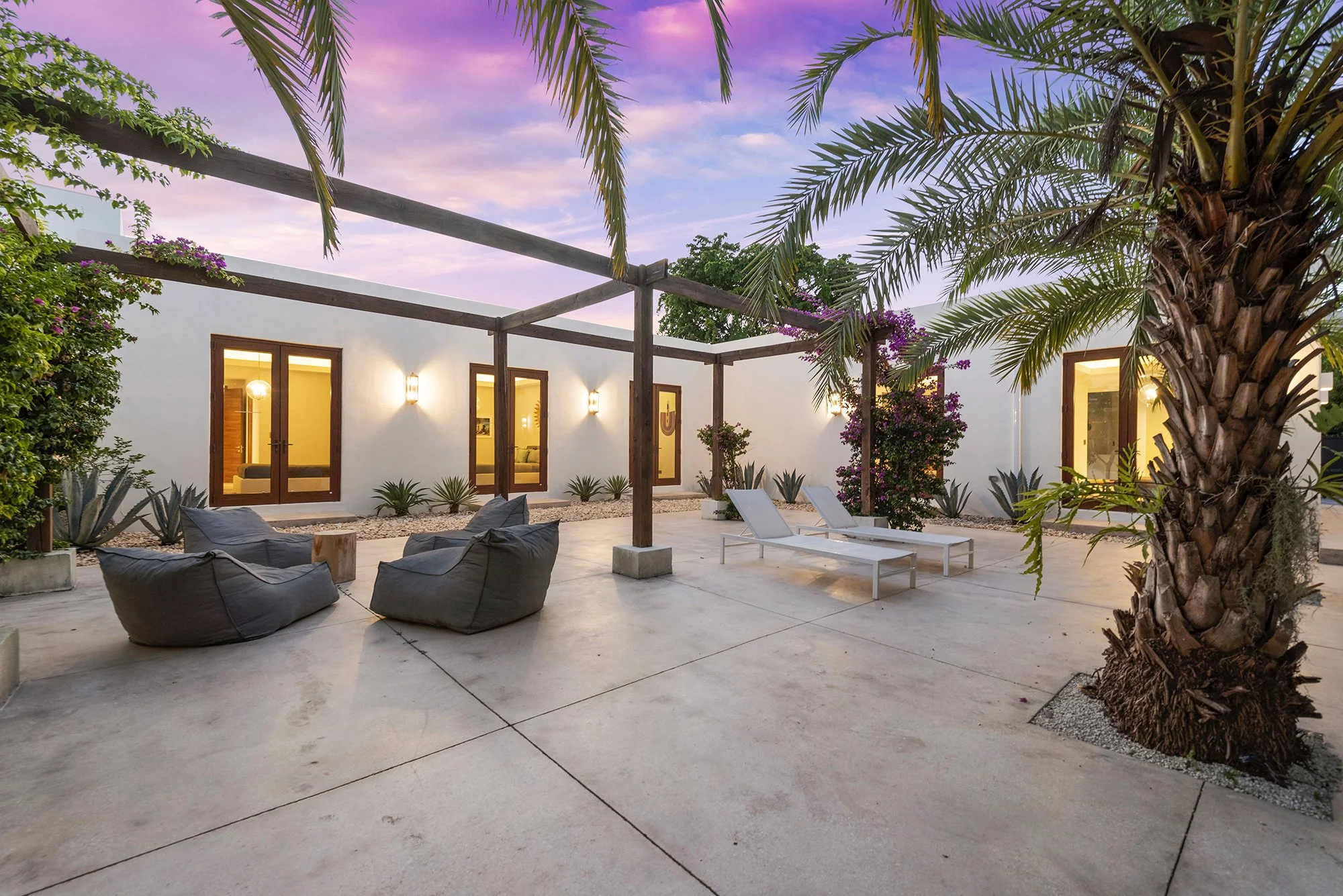 07-villa-courtyard.jpg