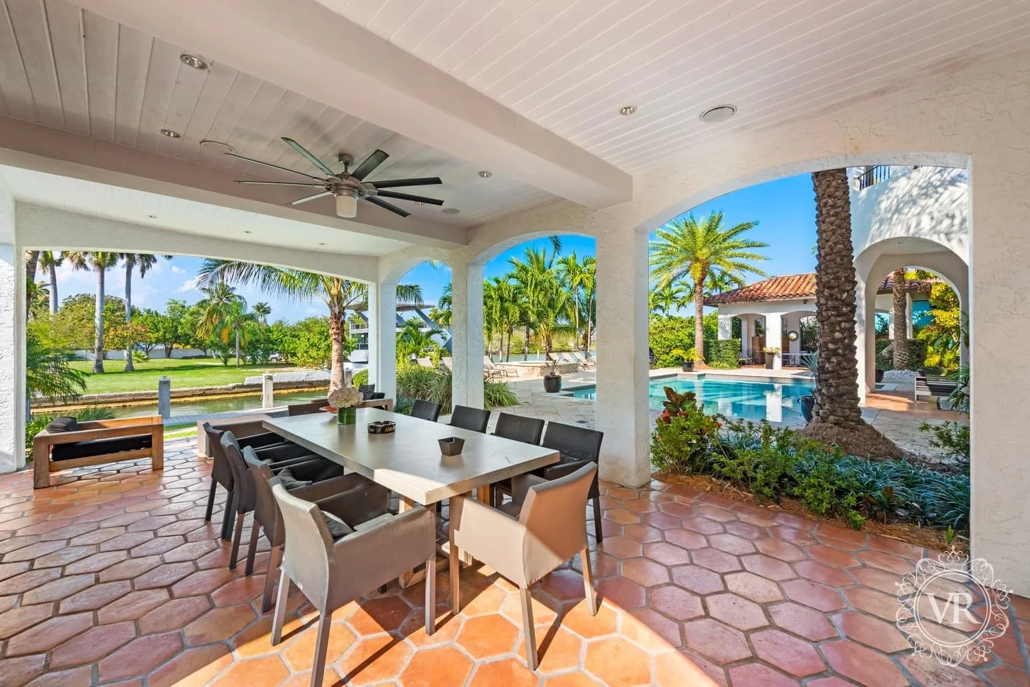 imgi_31_villa-republic-miami-villa-calabassa-06_compressed.jpg