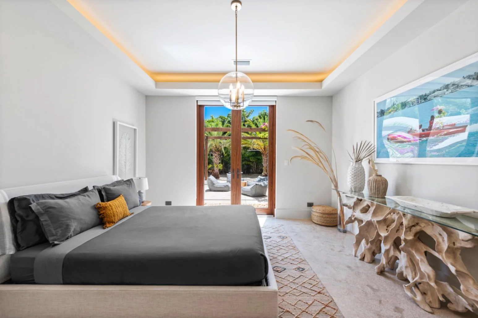 jpeg-optimizer_44-villa-guest-bedroom.jpg