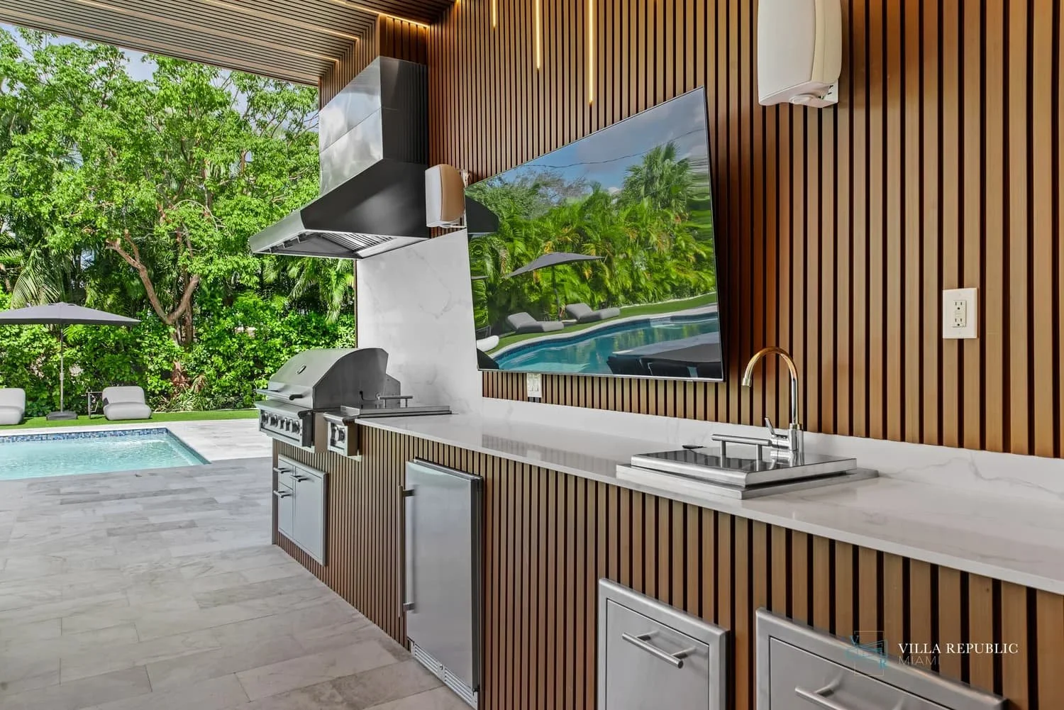 imgi_22_VillaRepublicMiami-VillaMaya-NorthMiamiBeach-19_compressed.jpg