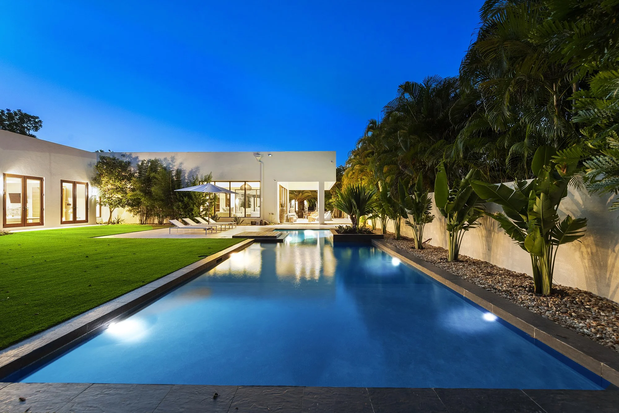01-villa-backyard-pool.jpg