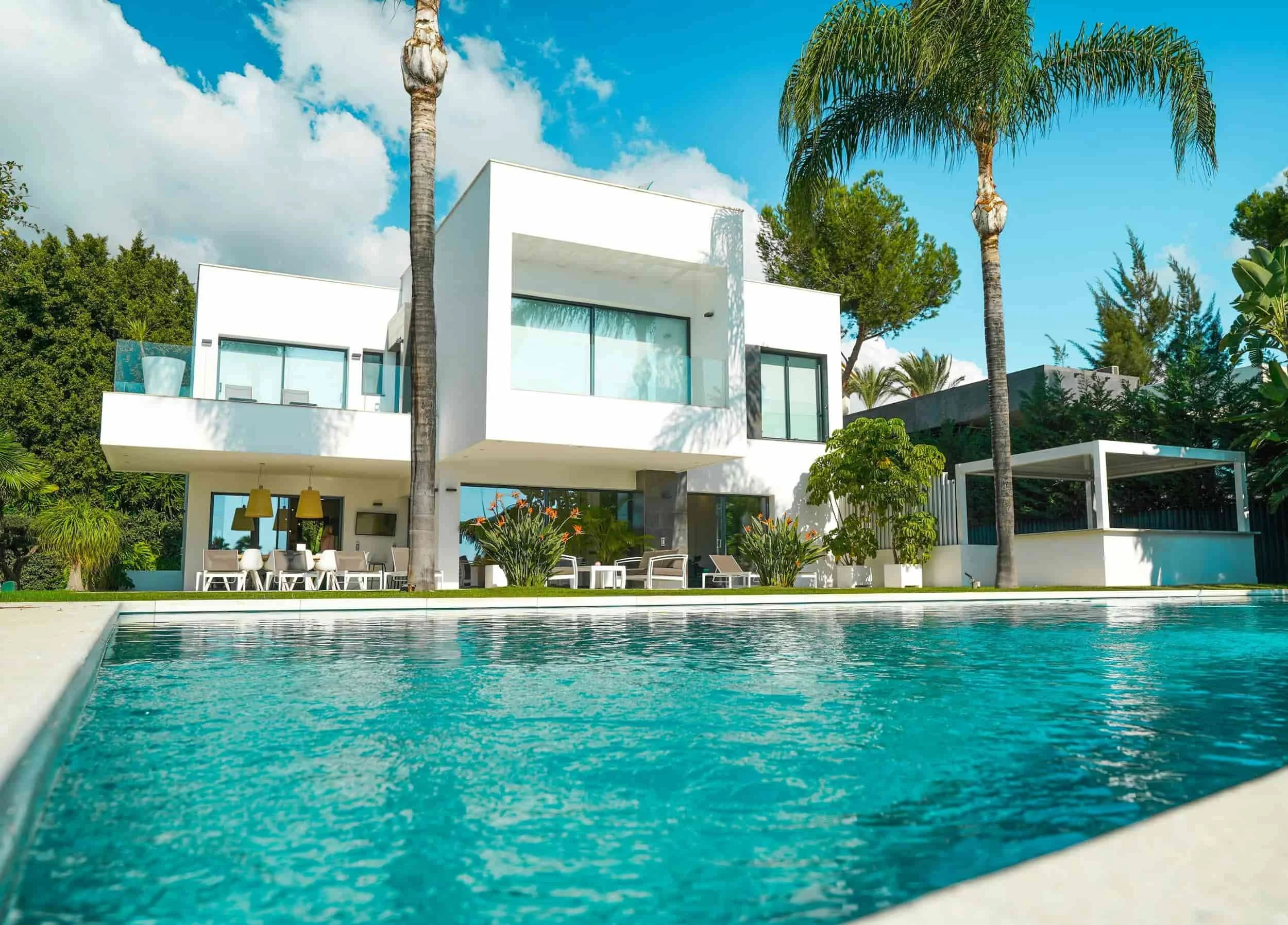 Villa vs Mansion