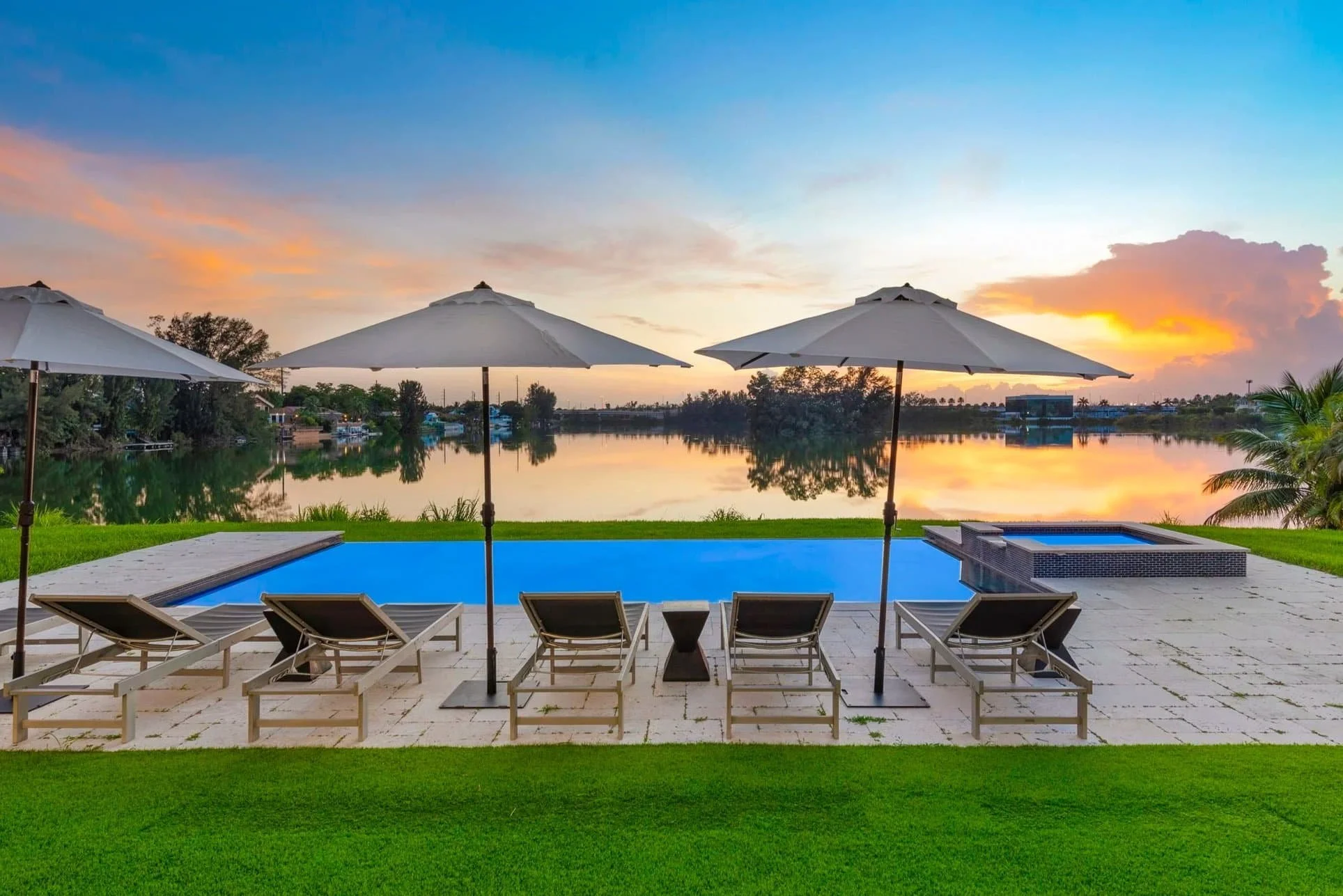 Villa Lonnie Avali Villas