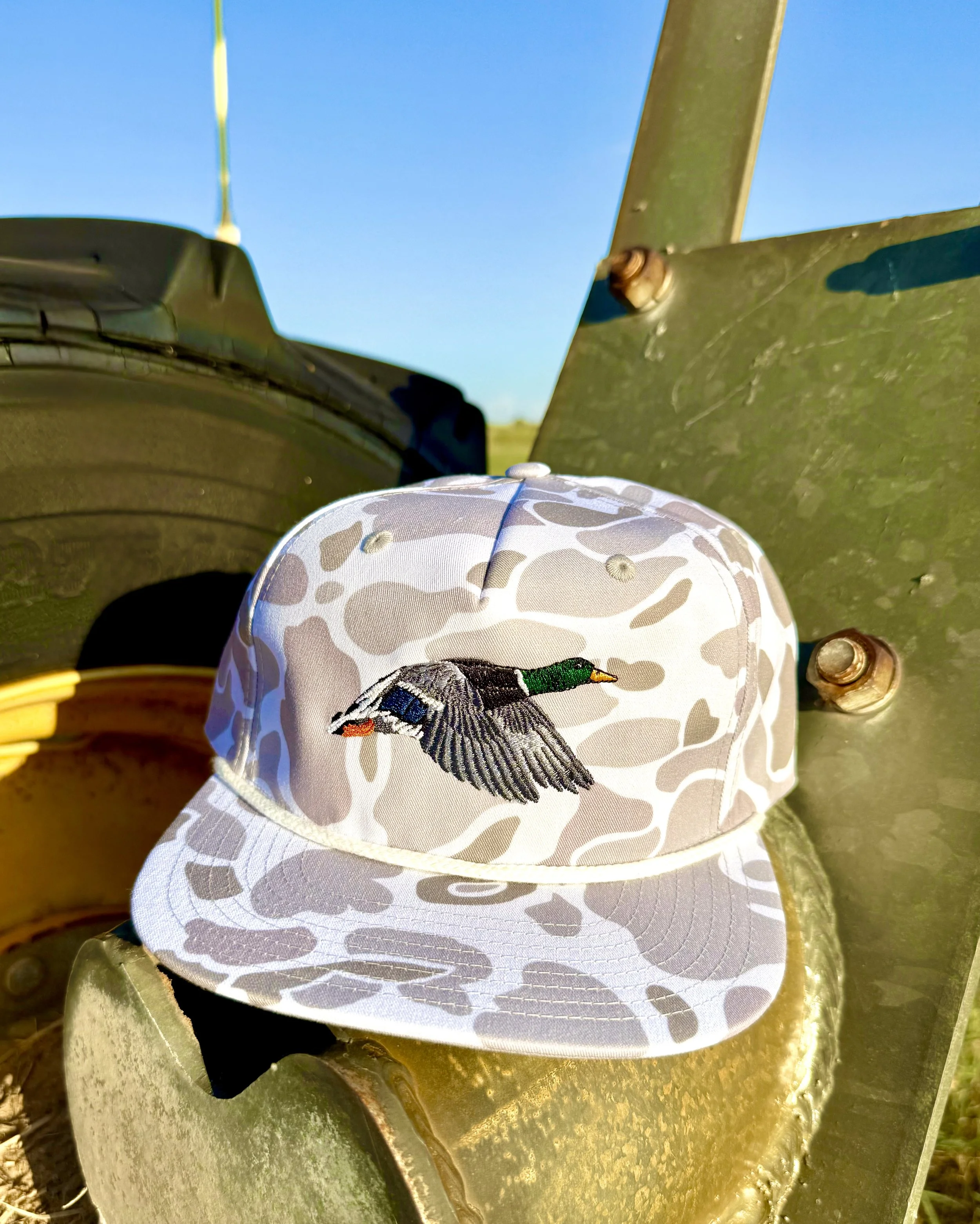 FLYING MALLARD TRUCKER ROPE HAT - WHITE CAMO