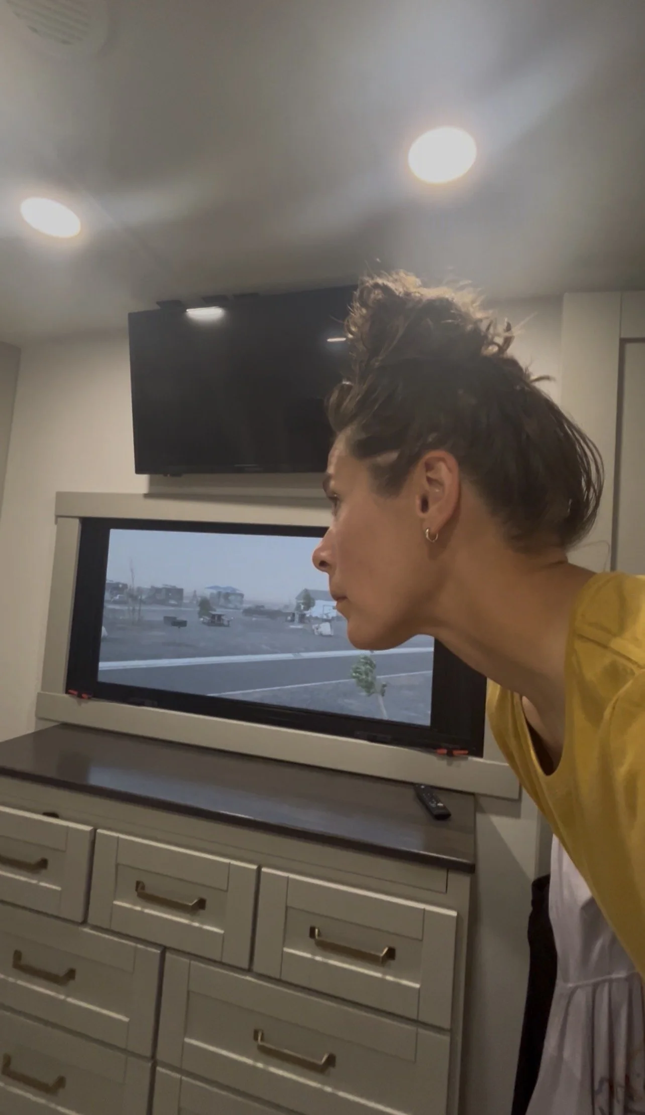 What It’s Really Like in an RV During Bad Weather (70 MPH Winds) 🌪️🚐😅