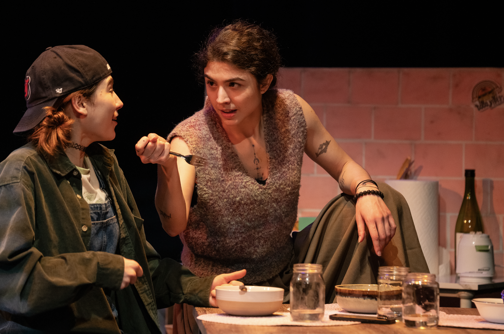 Luísa Galatti and Maria Müller in Until Dark, directed by Federica Borlenghi (2024)