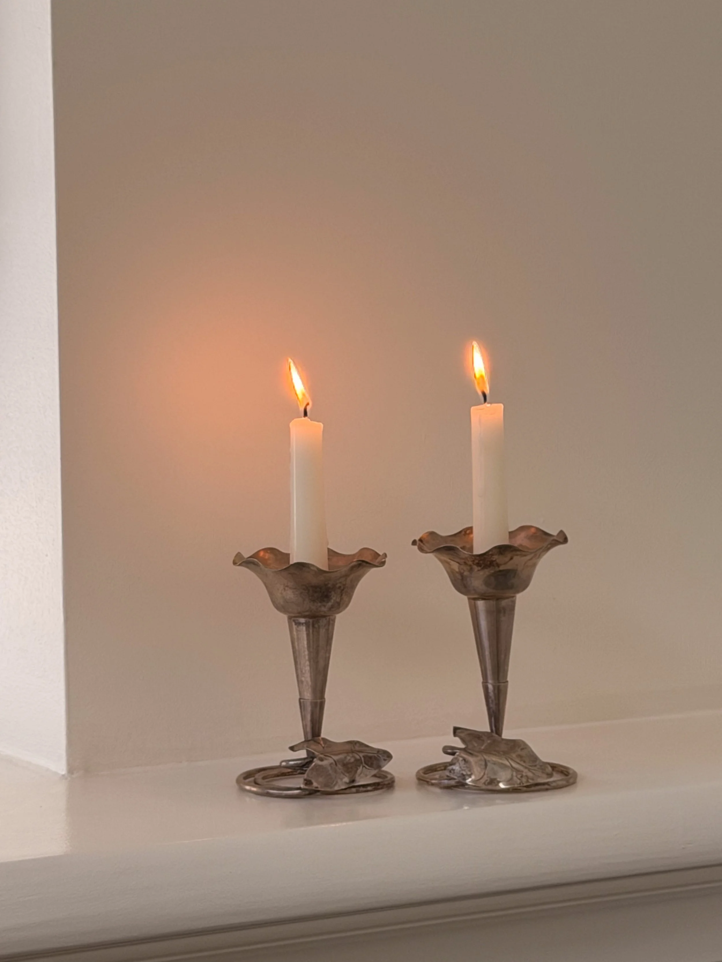 Antique Mappin & Webb Art Nouveau Silver Plate Candlesticks, Lily Pad Motif, Triple Deposit Prince's Plate, c. 1900 (Pair)