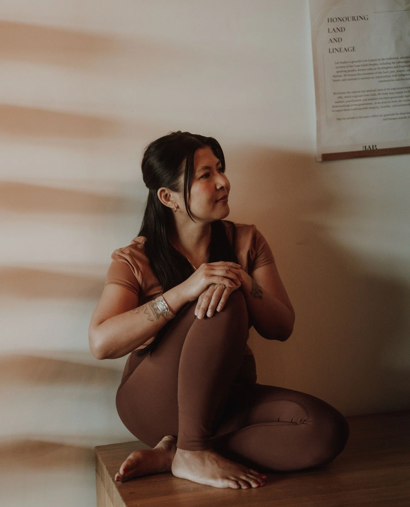 A quiet moment between shadow and light.⁠
Honouring where we&rsquo;ve come from, appreciating where we are, and looking ahead with gratitude for all that this next season will bring.⁠
⁠
⁠
📸 @ginawilding_photography⁠
⁠
#yyjyoga #langfordyoga #Victori