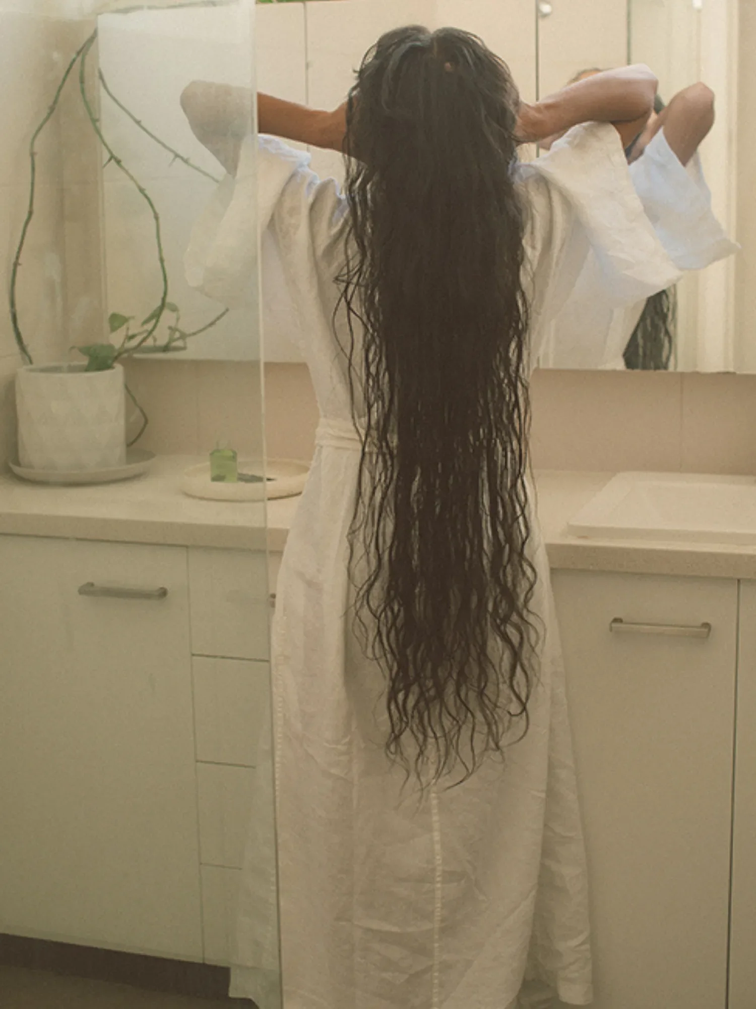 Hair_Growth_Oil_Lifestyle3.webp