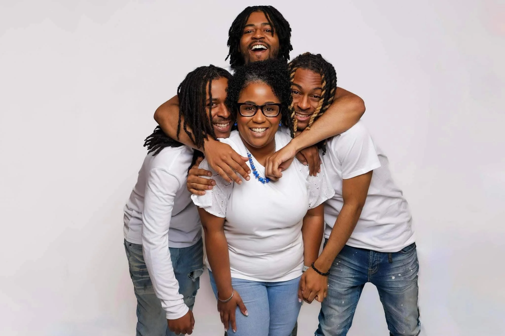 Mother with her sons, dressed in white.
