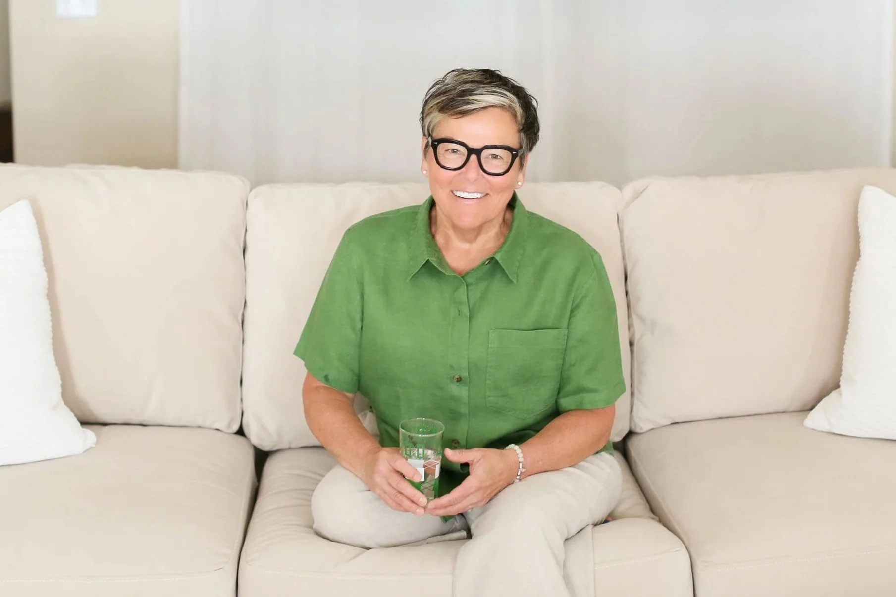 Michelle Hoff, decluttering coach, offering free coaching questions for professional organizers