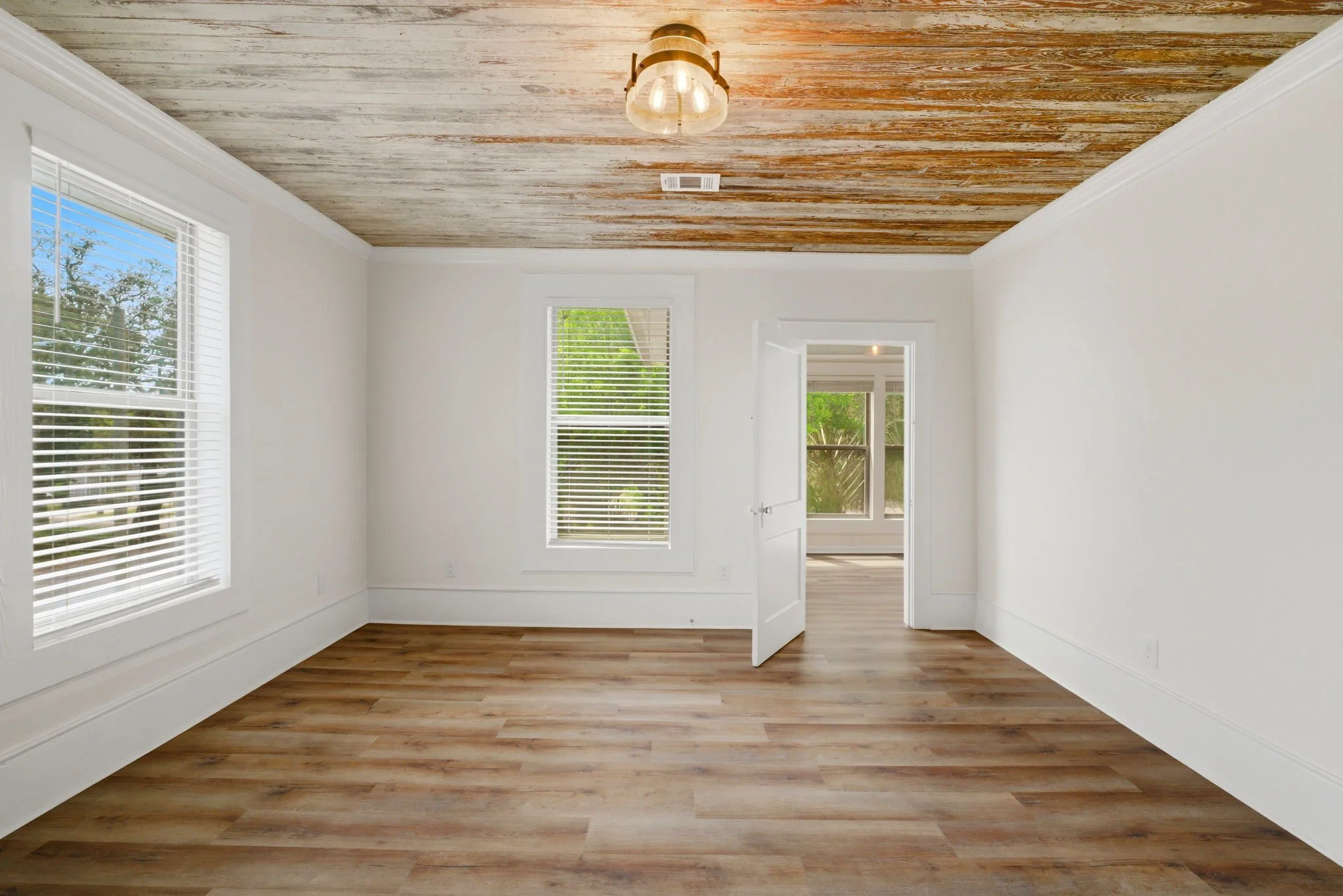27-web-or-mls-812-e-blount-st.jpg