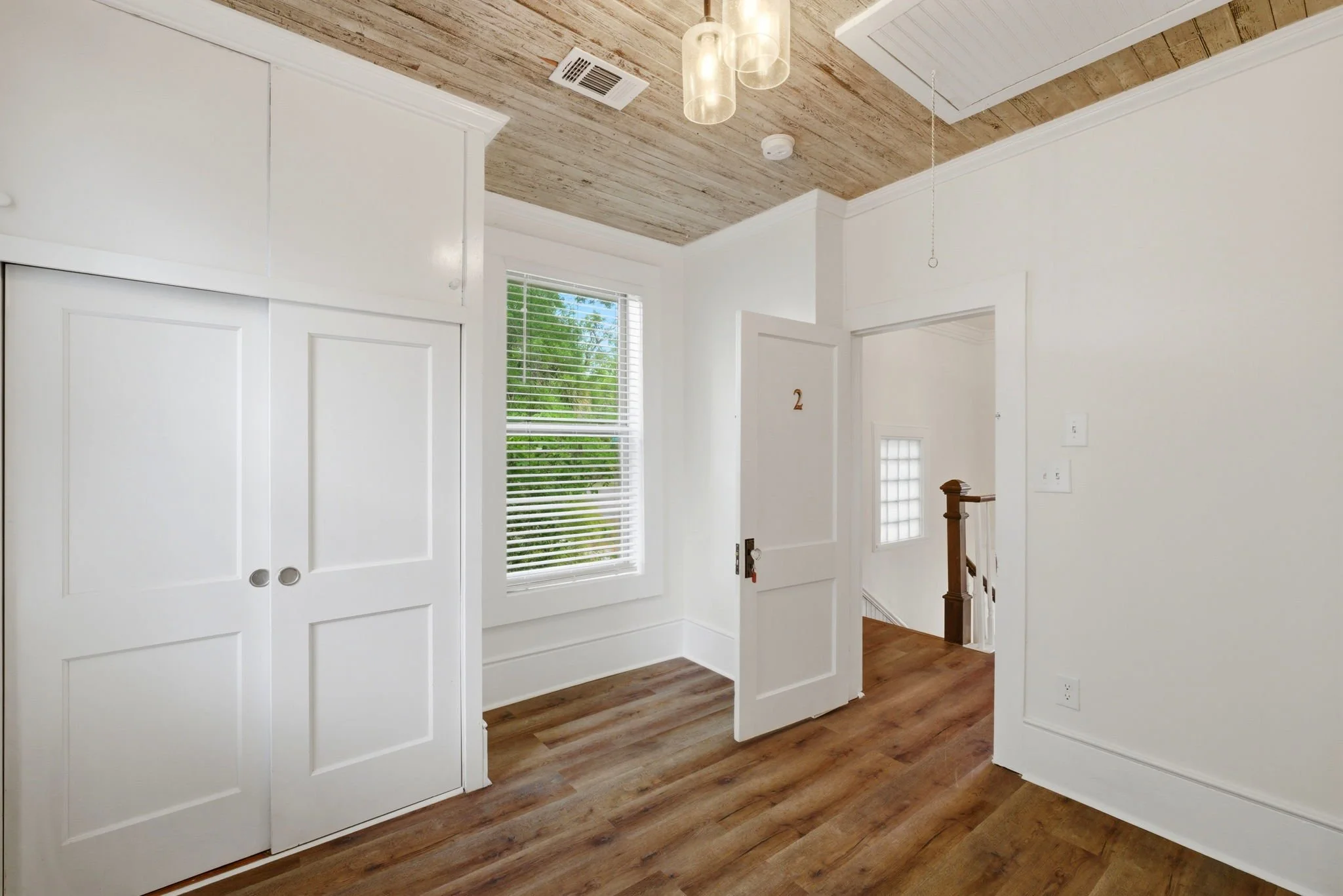 18-web-or-mls-812-e-blount-st.jpg