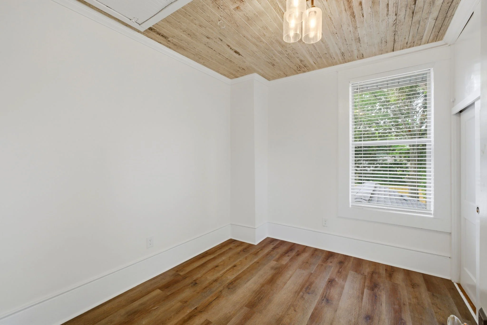17-web-or-mls-812-e-blount-st.jpg