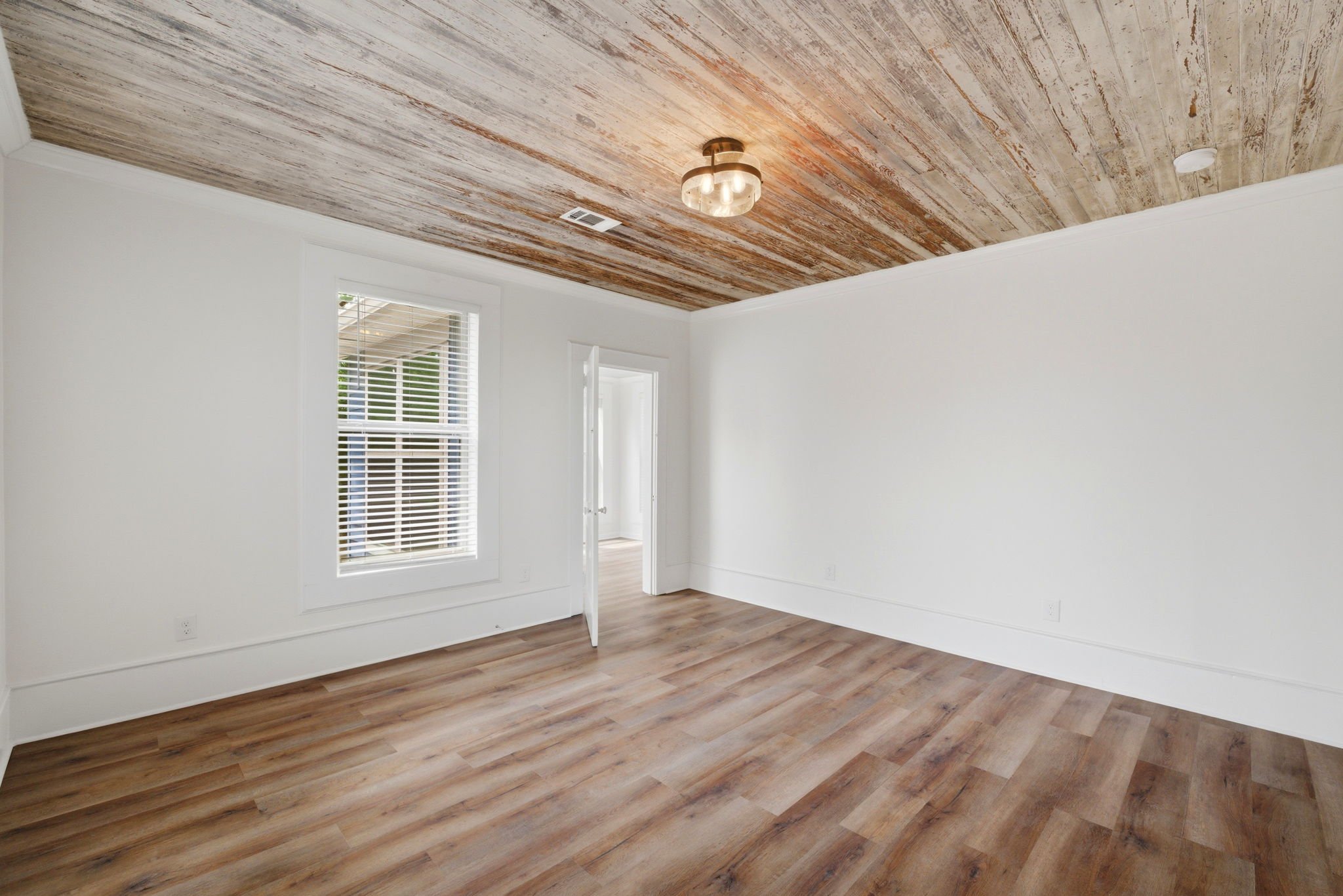 26-web-or-mls-812-e-blount-st.jpg