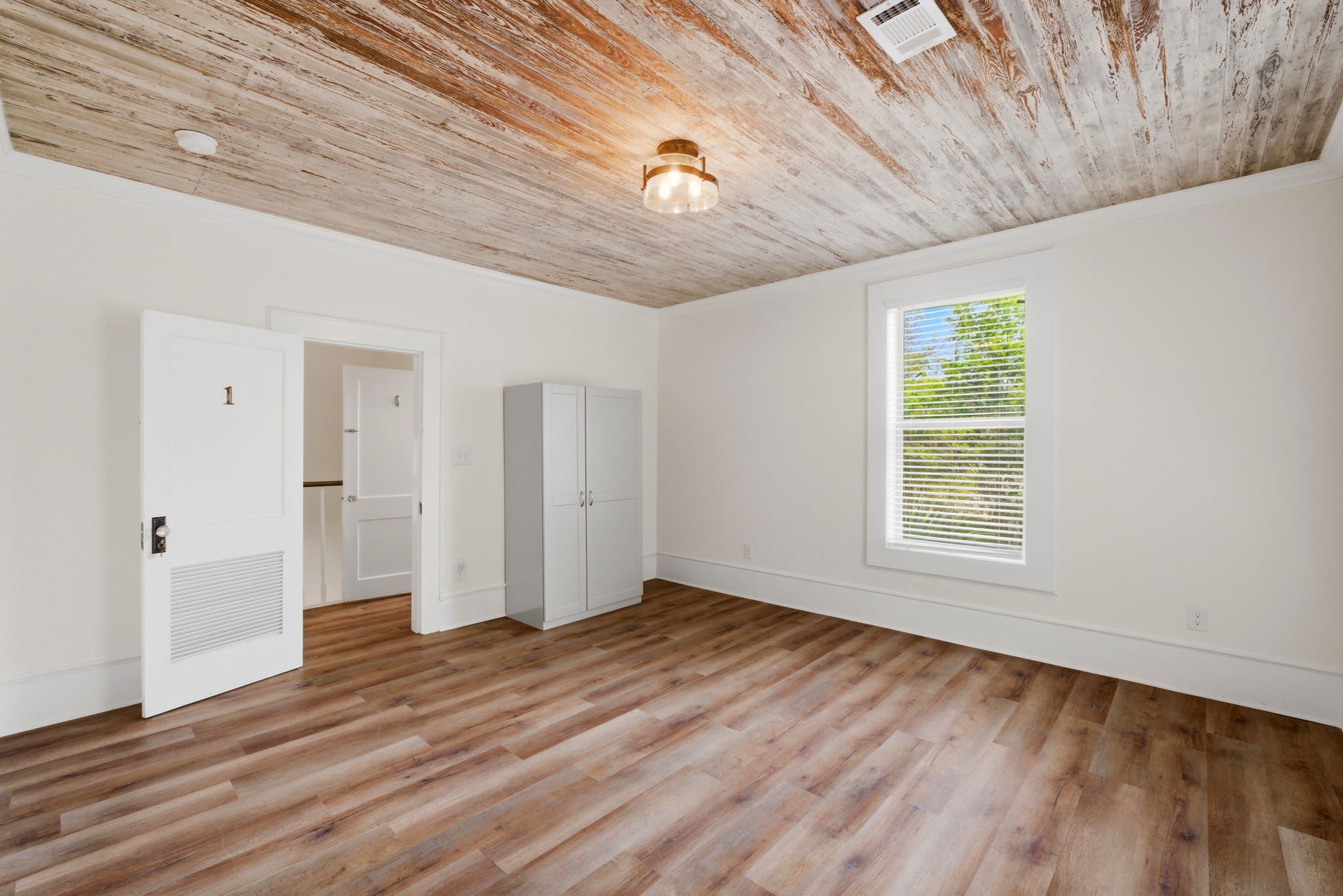 25-web-or-mls-812-e-blount-st.jpg