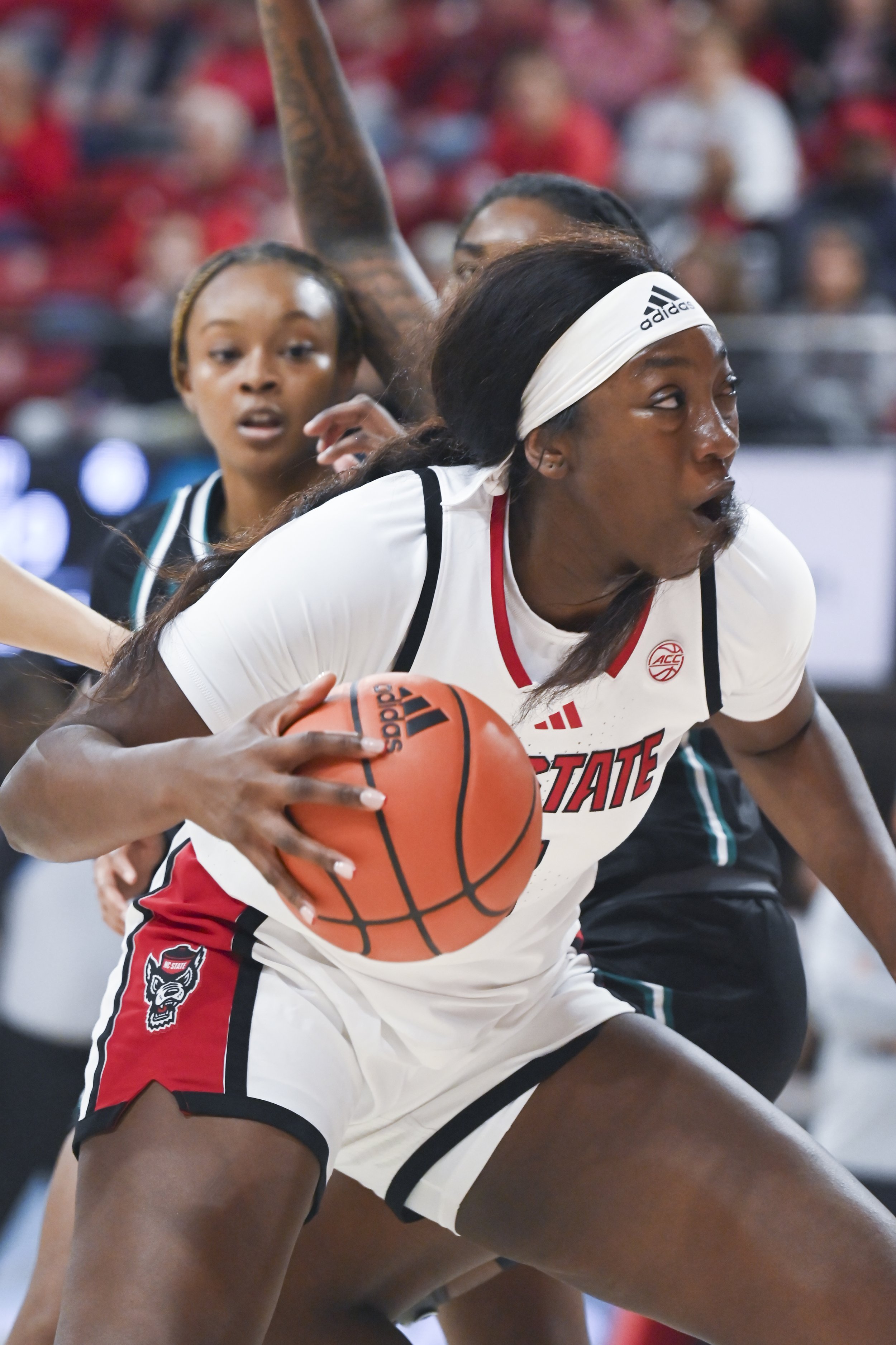 WBBvsCoastalCarolina_Awoudribbles_NS .JPG