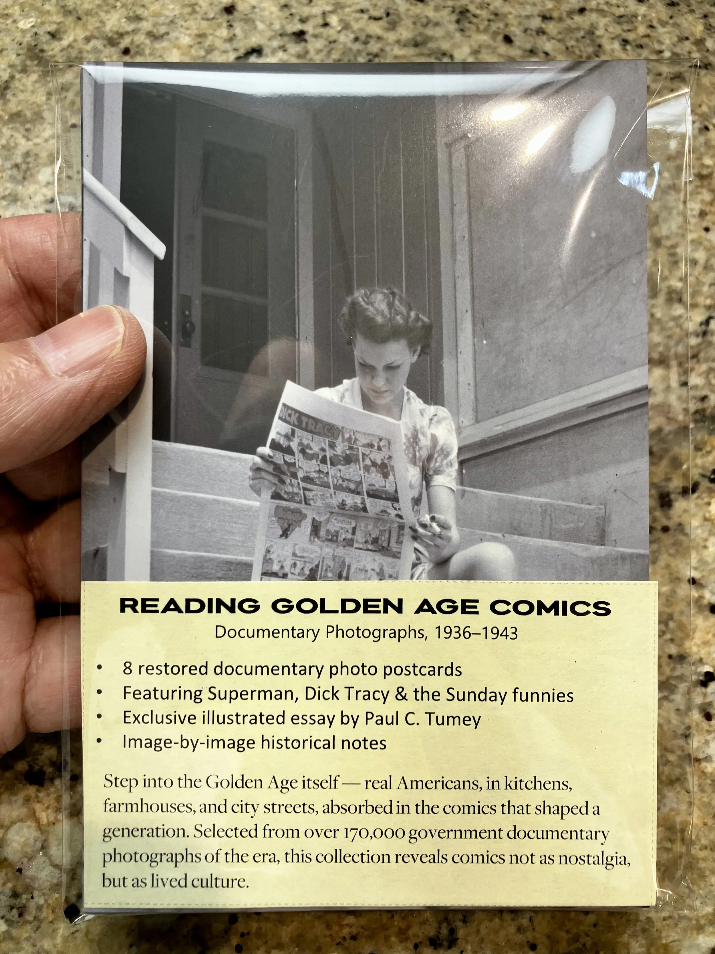 Reading Golden Age Comics: Documentary Photographs 1936-1943 (Postcard Pack)