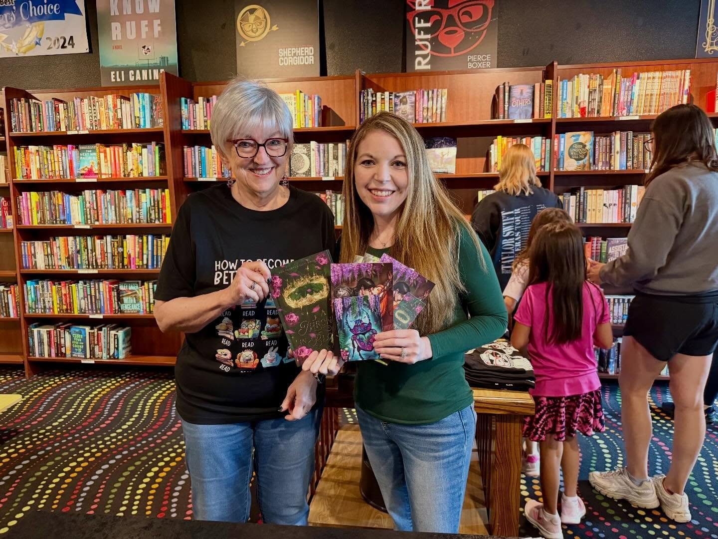 Happy Independent Bookstore day to all the amazing indie bookstores out there!! 

I stopped by and dropped off some of the new special editions of A Throne in Bloom to my local store @ilovedogear!! Pat and the team are always so wonderful about hypin