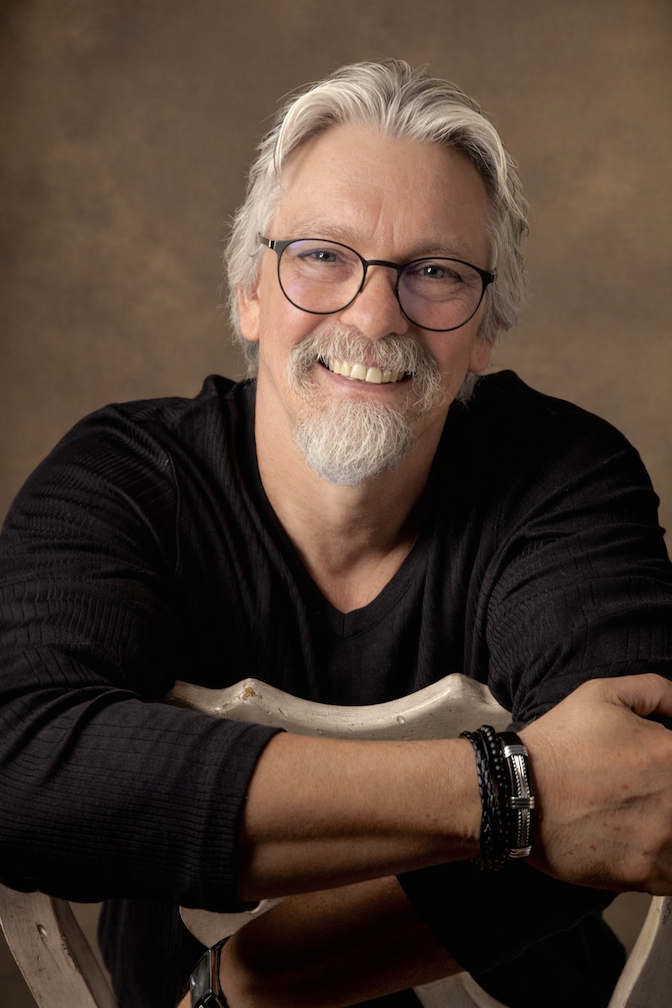 Gene Stout contemporary still life artist portrait