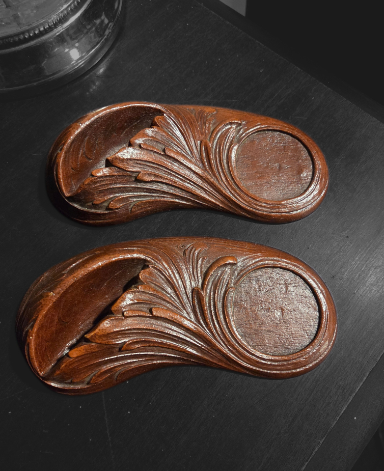 Antiques holder.png