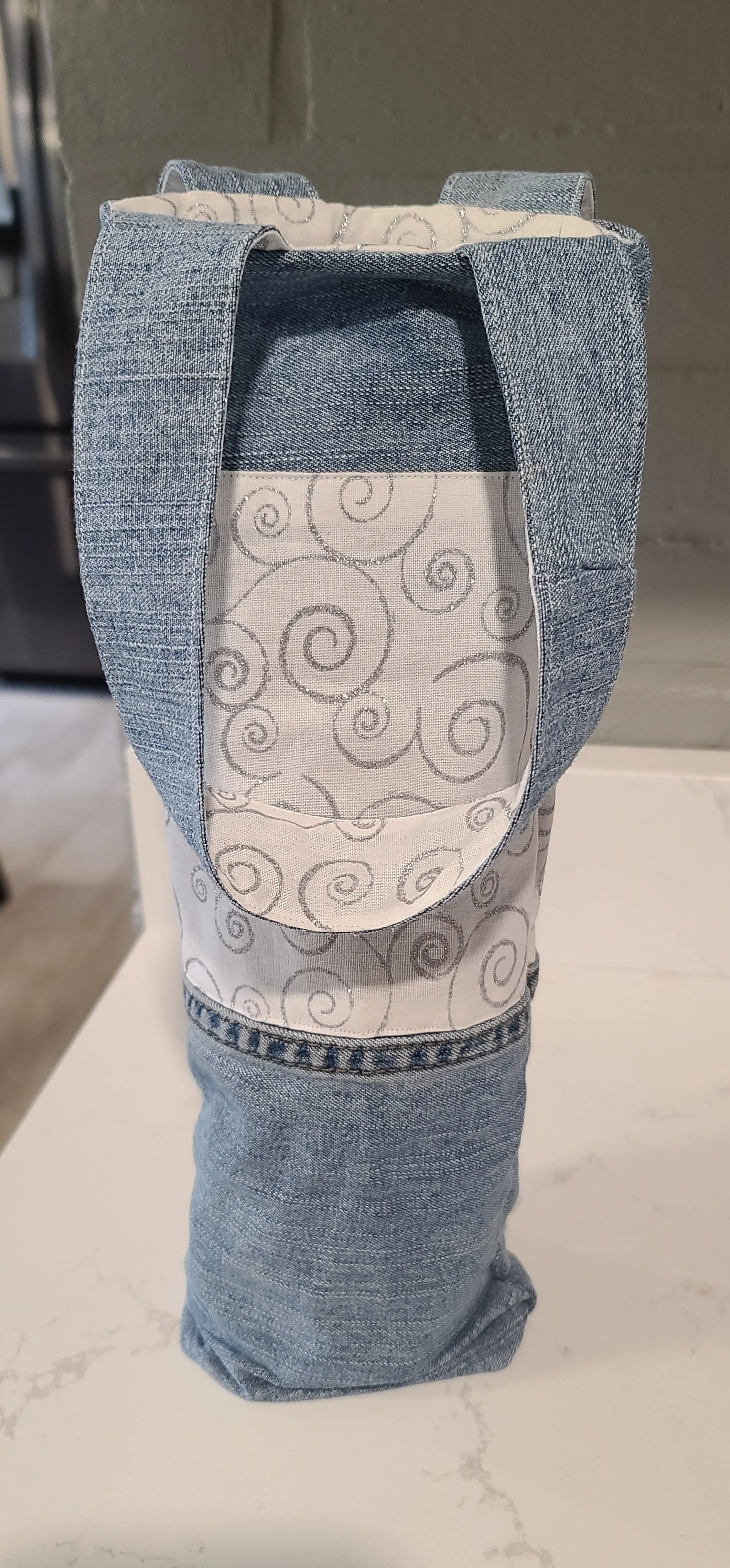 wine tote_White swirl.jpg