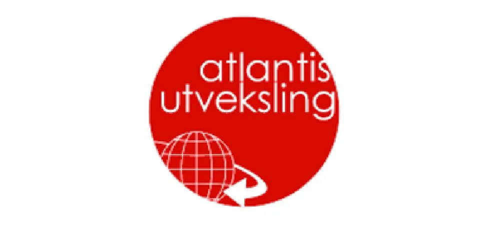 Red circular logo with white text that says 'atlants utveksling' and a globe with an arrow in the lower part of the circle.
