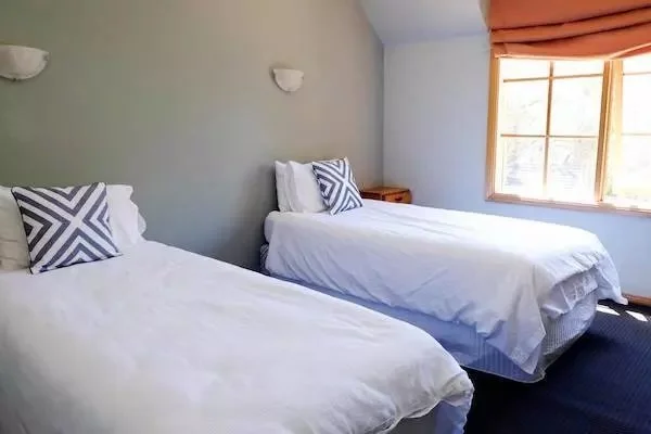 Single beds twin share - Private ensuite