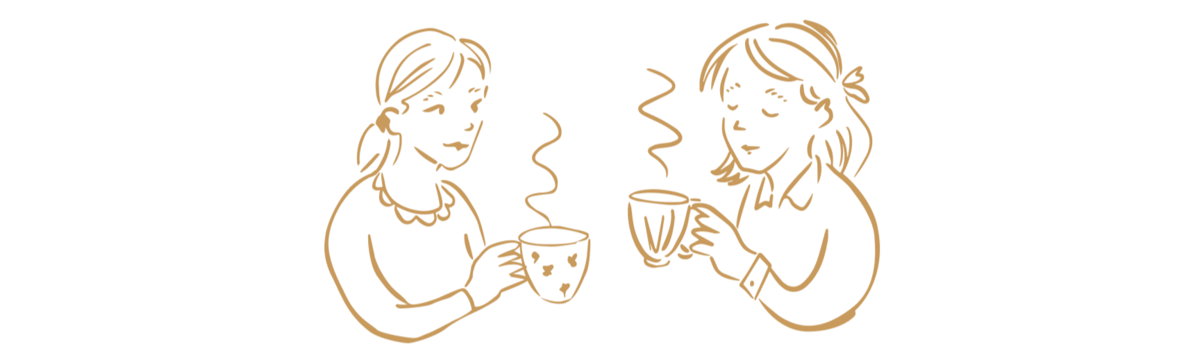 To kvinder sidder og drikker kaffe eller te, mens de chatter og smiler.