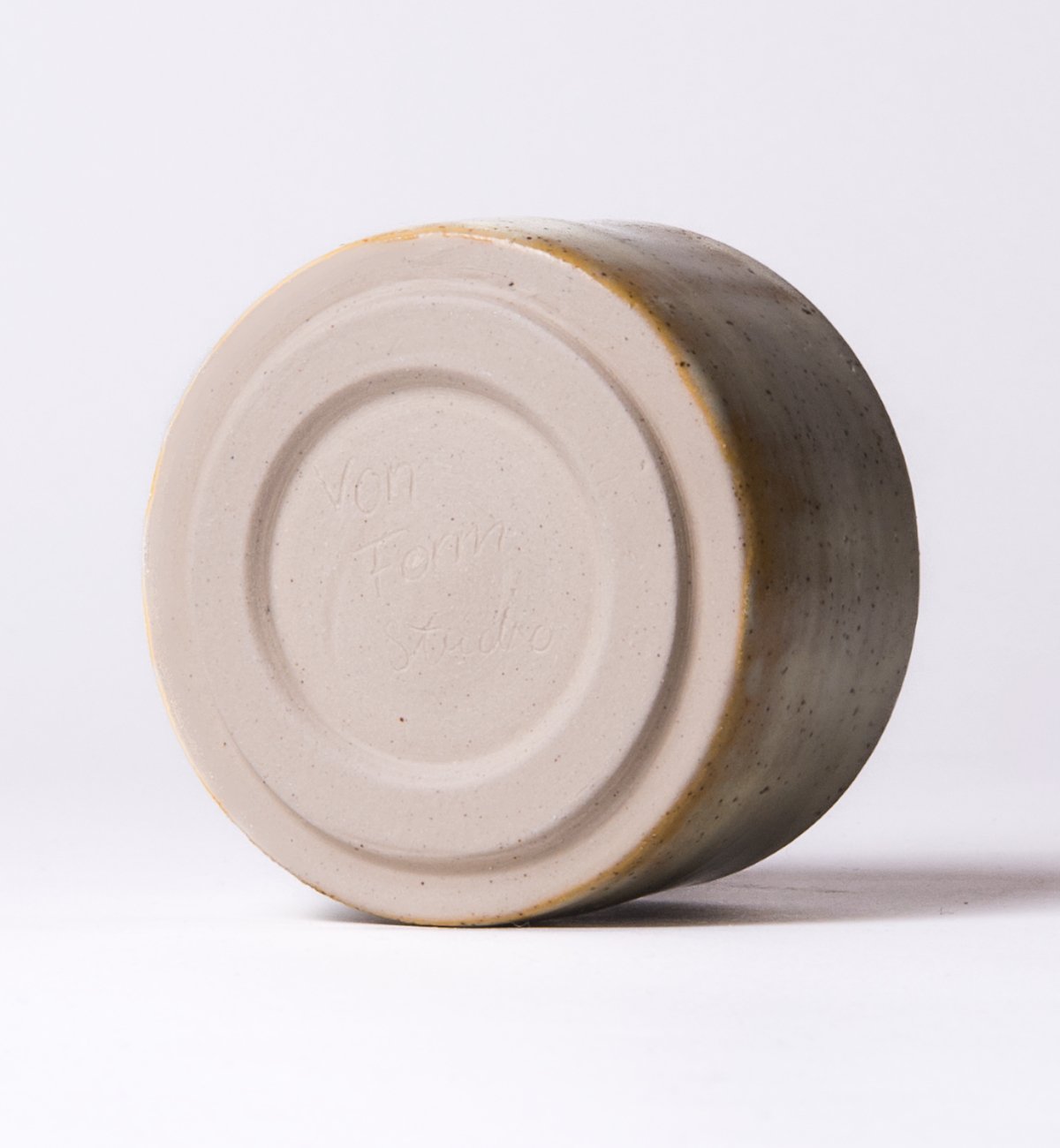 keramik-tasse-buttergelb-handgedreht-boden.jpg