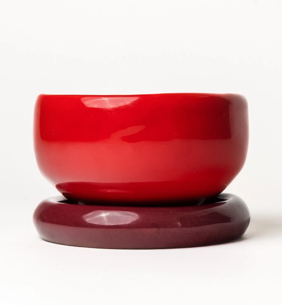 keramik-cappuccino-tasse-rot-untersetzer-dunkelrot-handgedreht-front.jpg