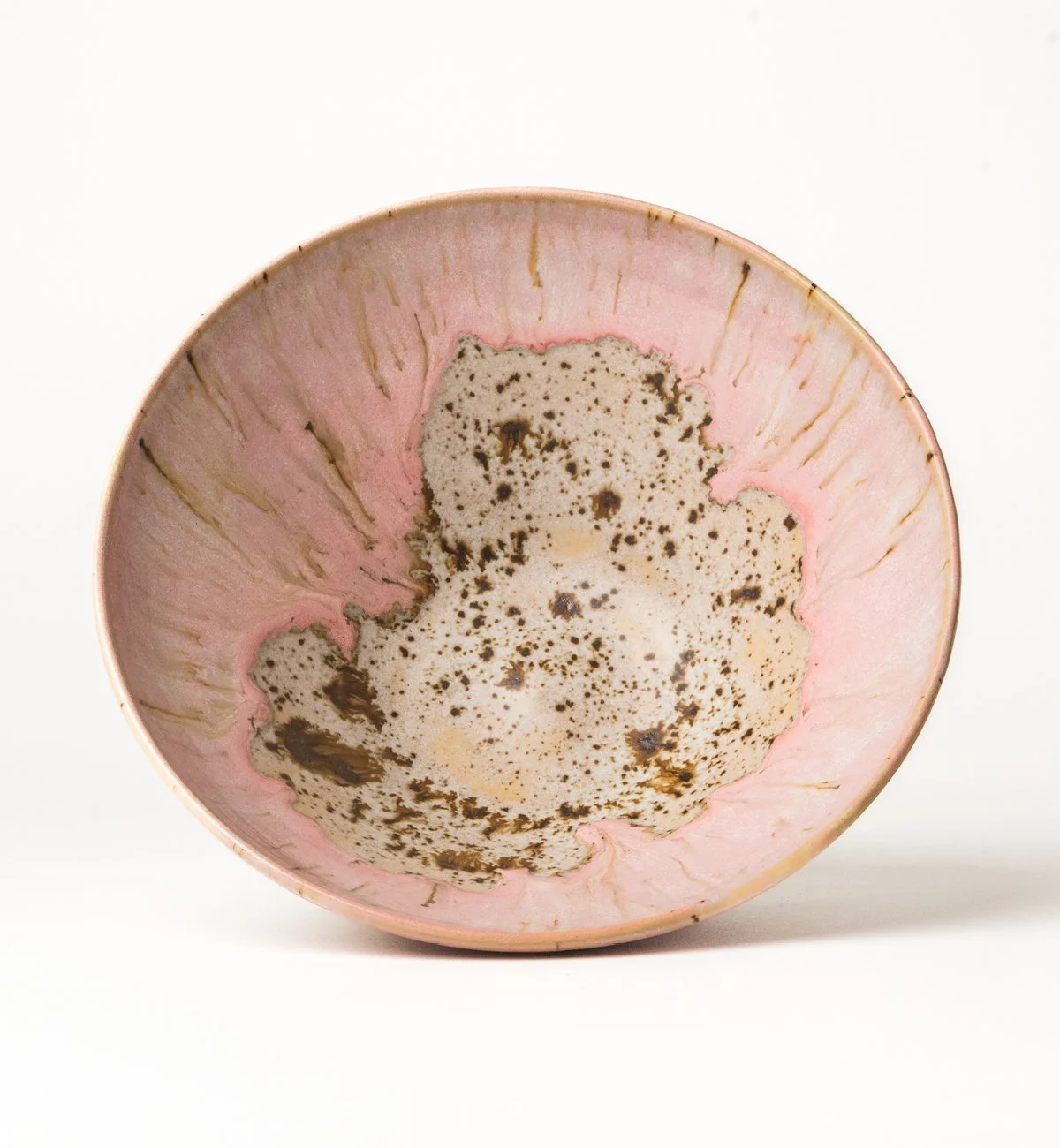 keramik-schale-beige-pink-verlauf-handgedreht-innen-schreag.jpg