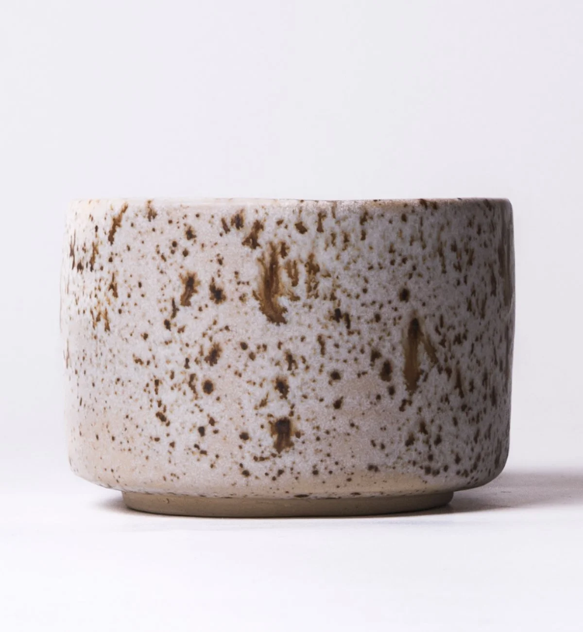keramik-tasse-braun-weiß-winterwood-handgedreht-back.jpg