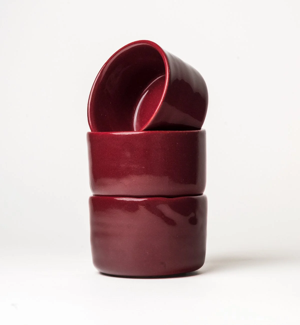 keramik-becher-dunkelrot-set-handgedreht-front-5.jpg