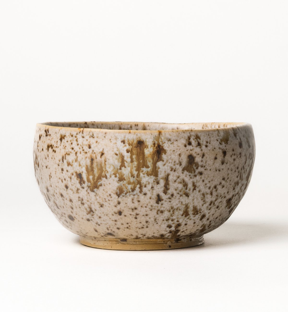 keramik-cappuccino-tasse-beige-sprinkles-braun-handgedreht-hinten.jpg