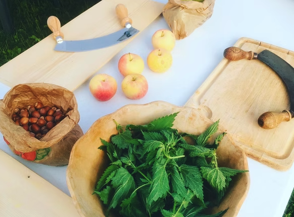 Ateliers CUISINE SAUVAGE · L'ORTIE APPRIVOISÉE AU FEU DE BOIS AVEC Charlotte Joly
