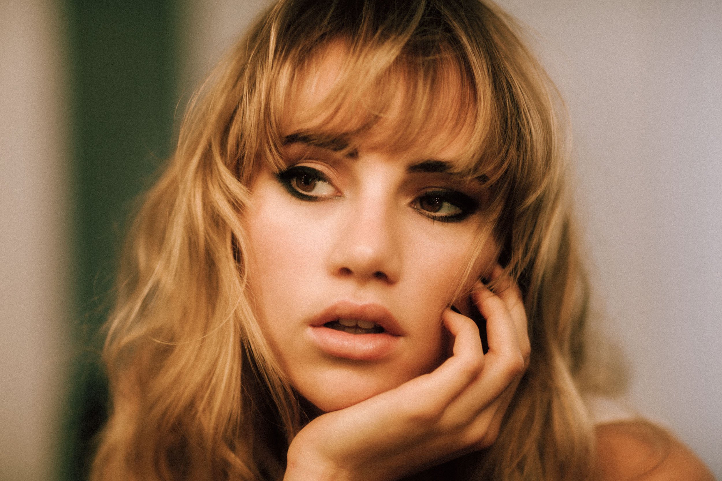 Burberry-Suki-Waterhouse-Temples-Brit-Dan-Medhurst-2284.jpg