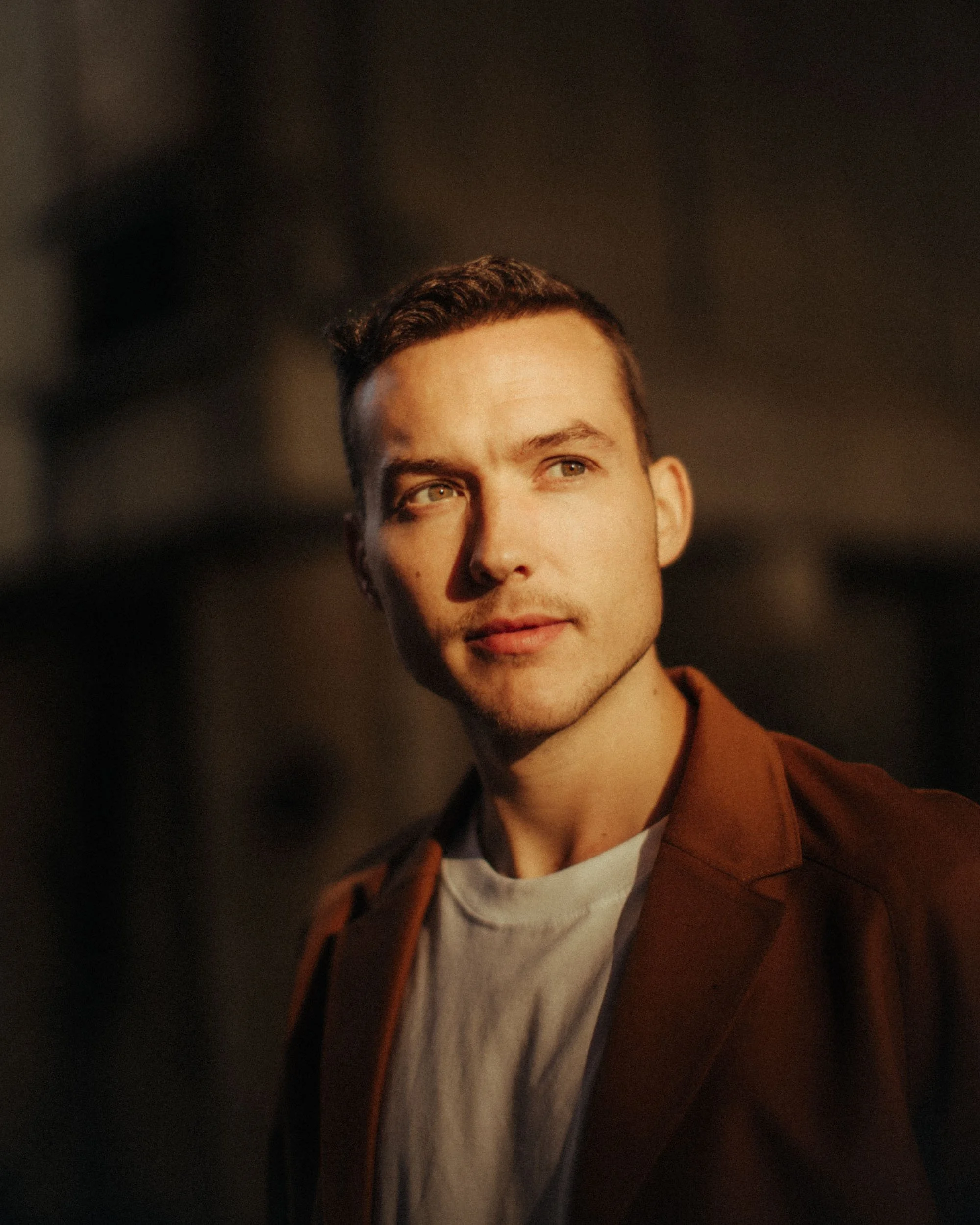 Close-up street portrait of Ben Böhmer in Berlin, photographed by Dan Medhurst for Ninja Tune.