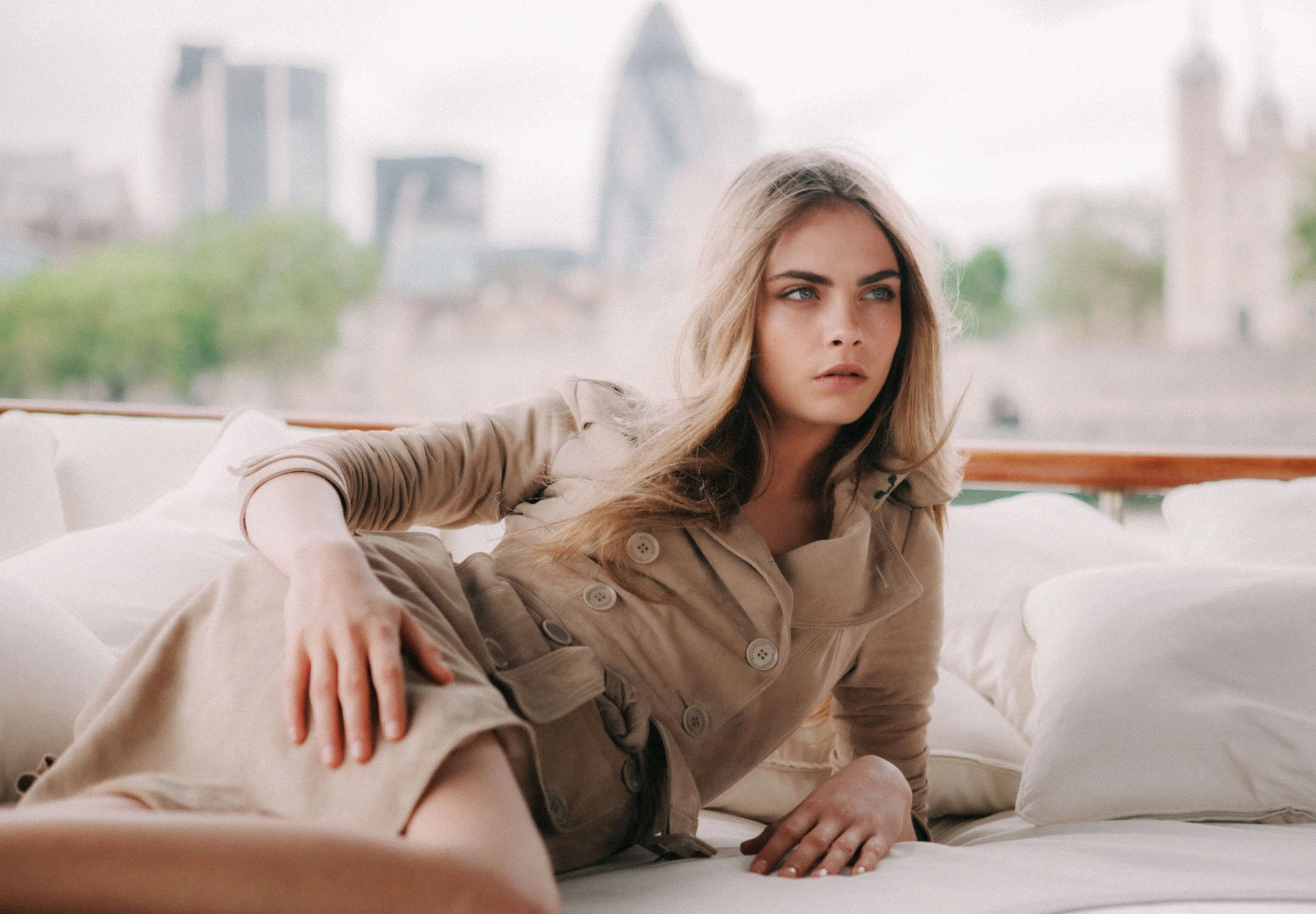 Burberry Body Tender - Cara Delevingne