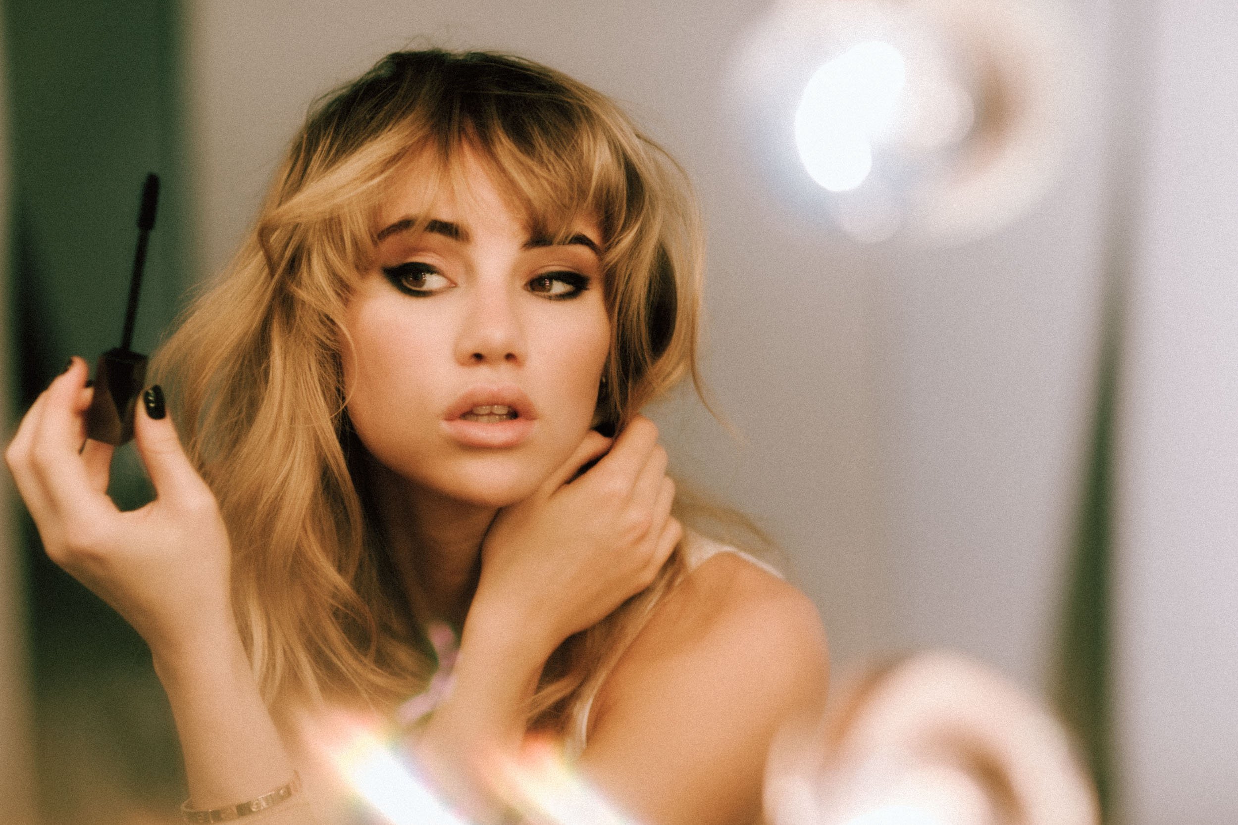 Burberry-Suki-Waterhouse-Temples-Brit-Dan-Medhurst-2386.jpg