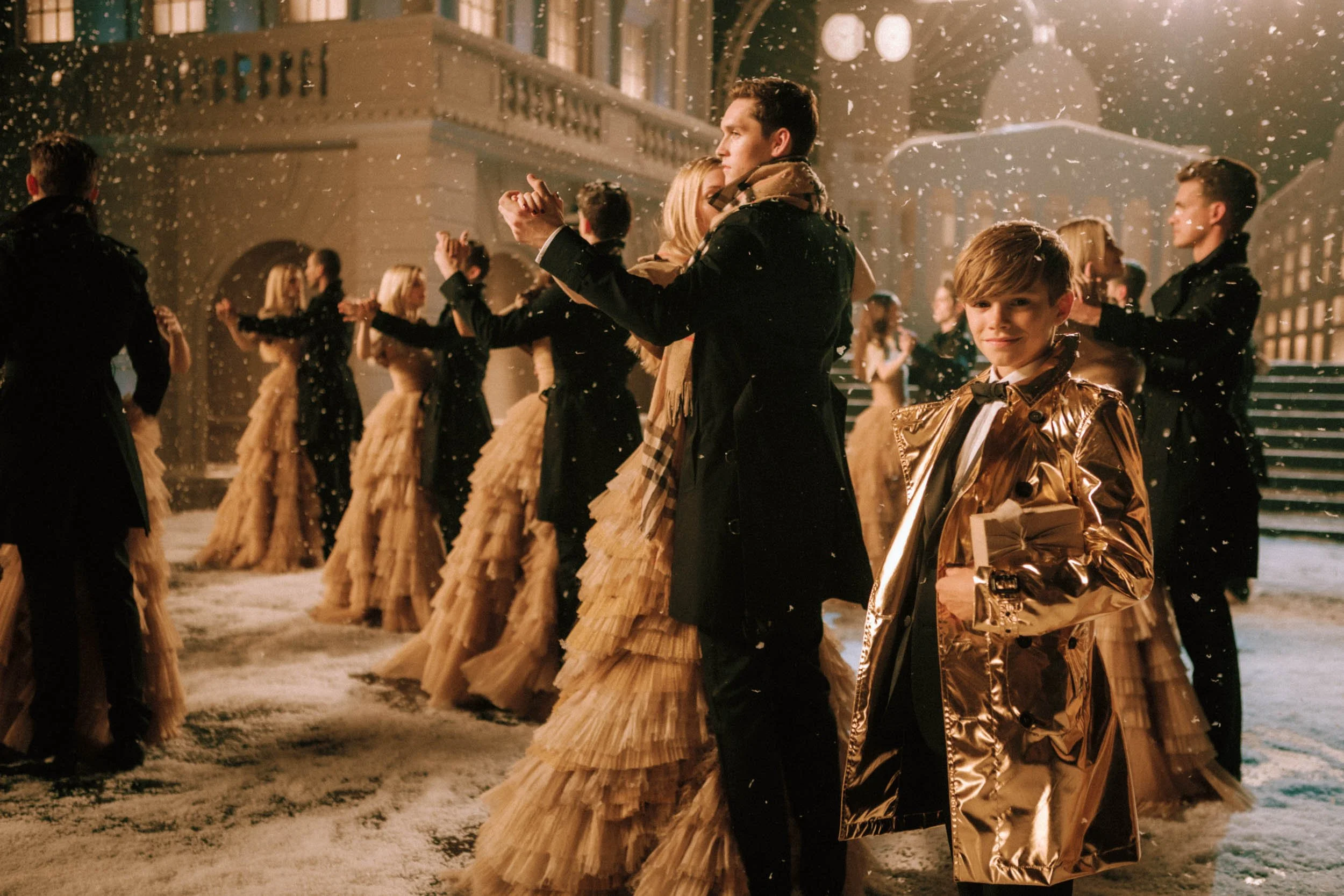 Burberry-Festive-2014-Dan-Medhurst-2176-2.jpg