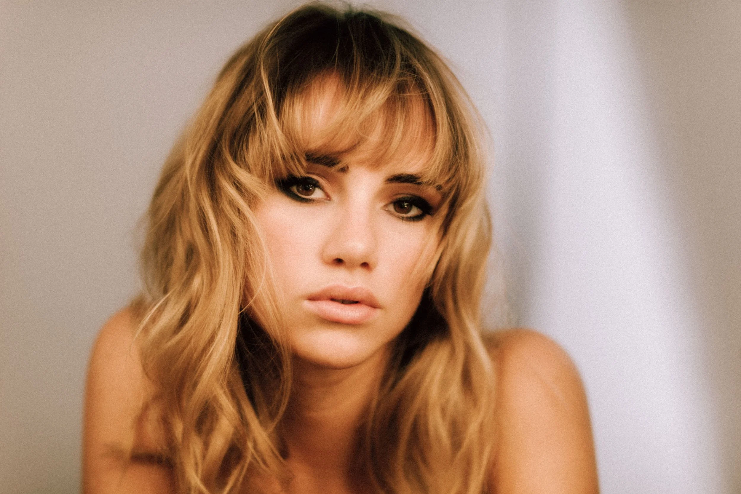 Burberry-Suki-Waterhouse-Temples-Brit-Dan-Medhurst-2297.jpg