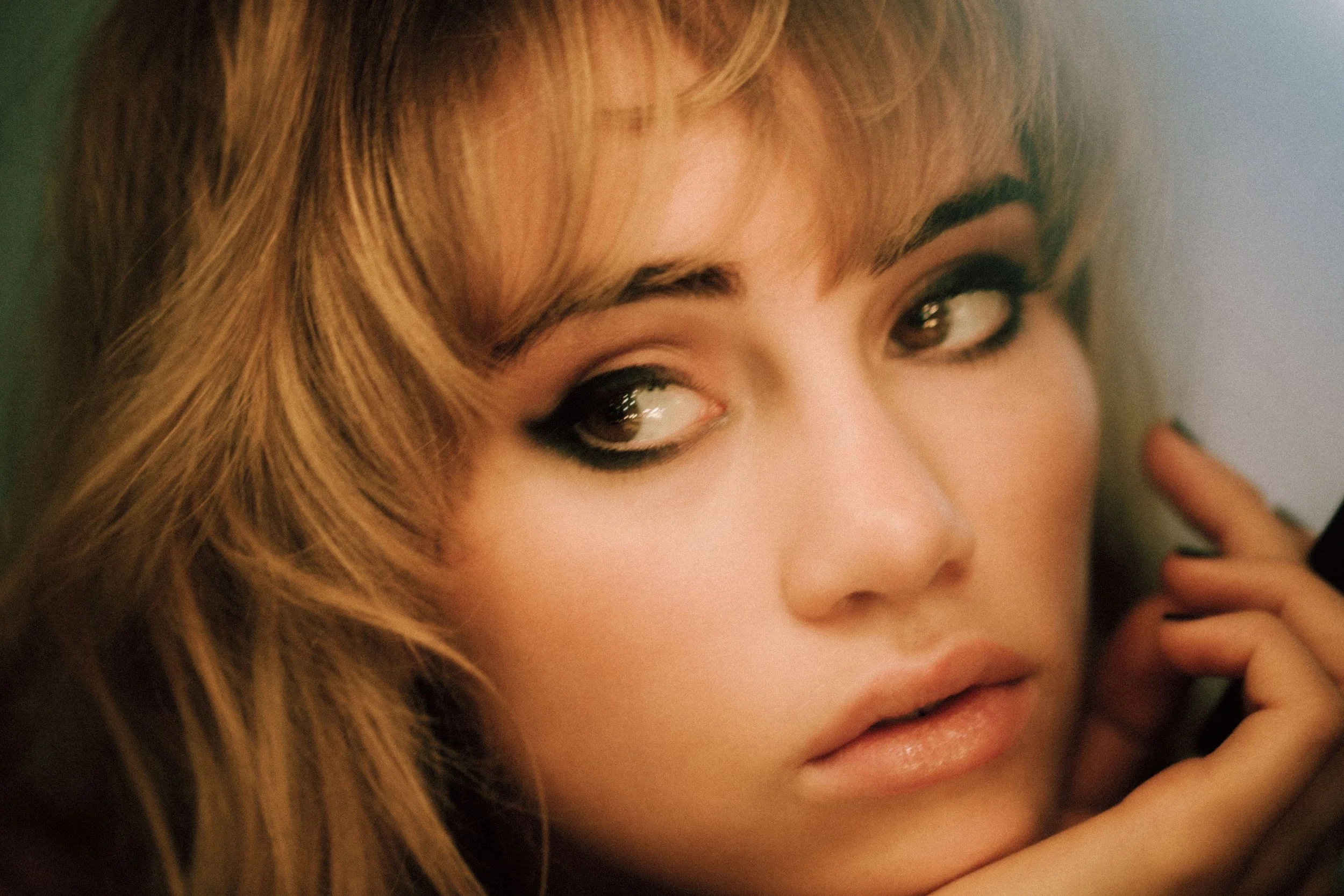 Burberry-Suki-Waterhouse-Temples-Brit-Dan-Medhurst-0756.jpg