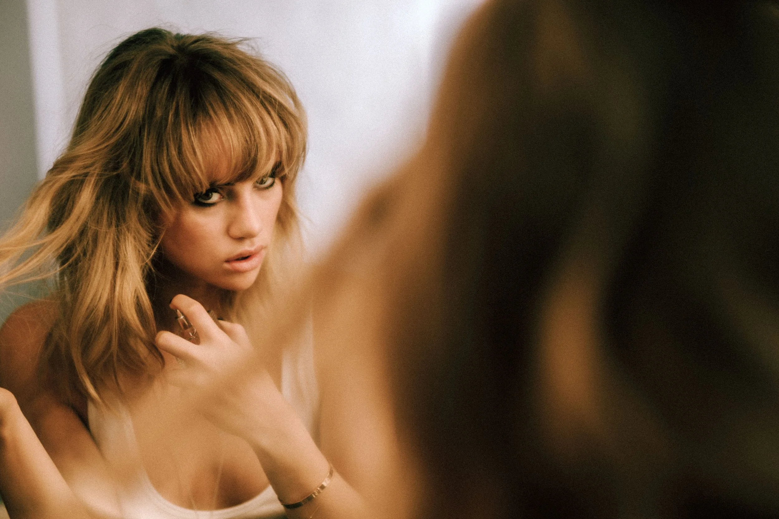 Burberry-Suki-Waterhouse-Temples-Brit-Dan-Medhurst-2370.jpg