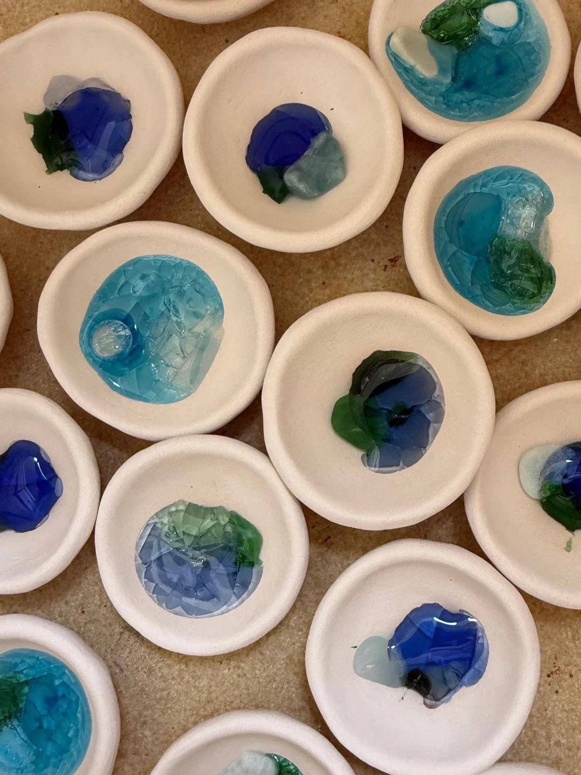 wedding-favours-seaglass-pottery-dishes.jfif