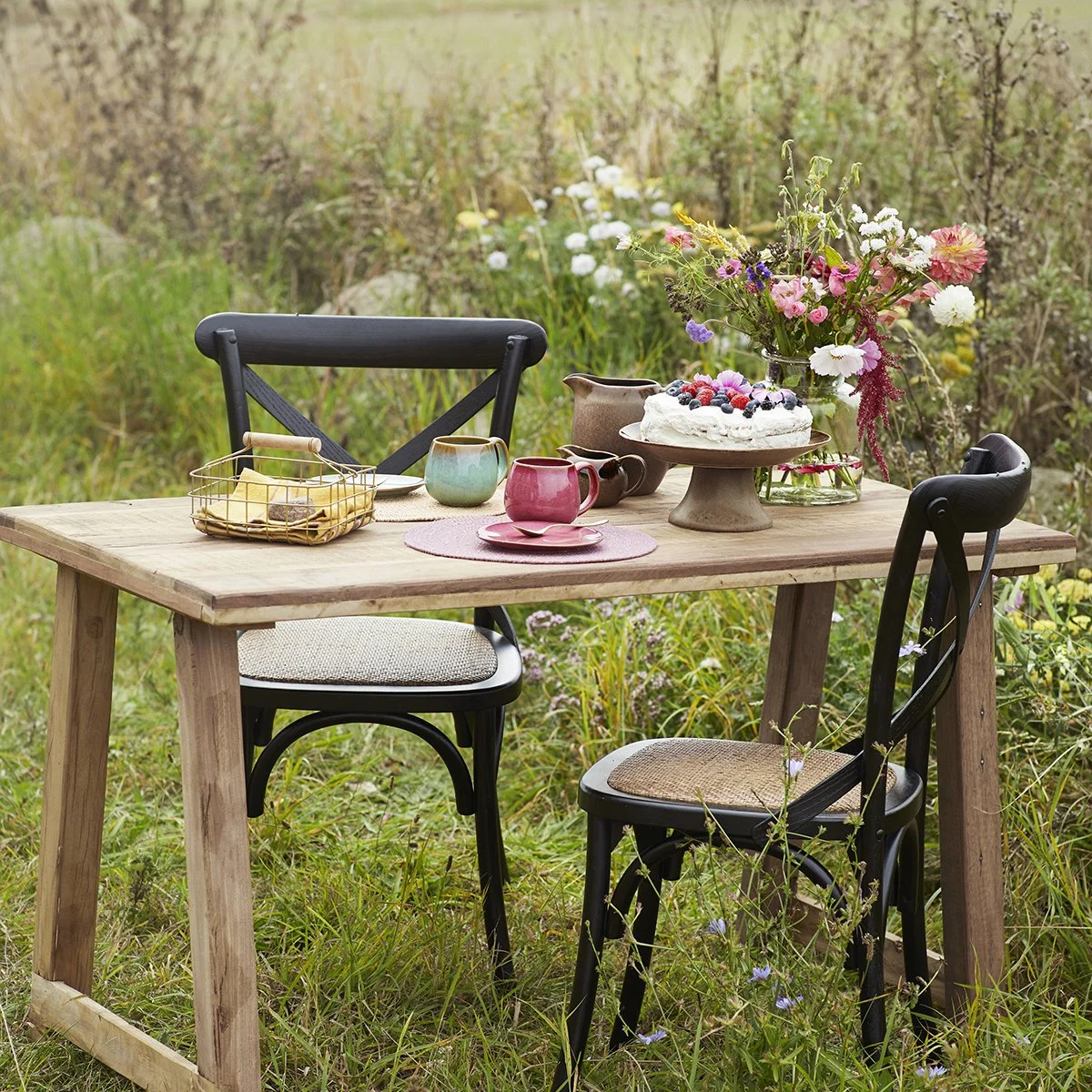 dining table styled summer picnic.jpg