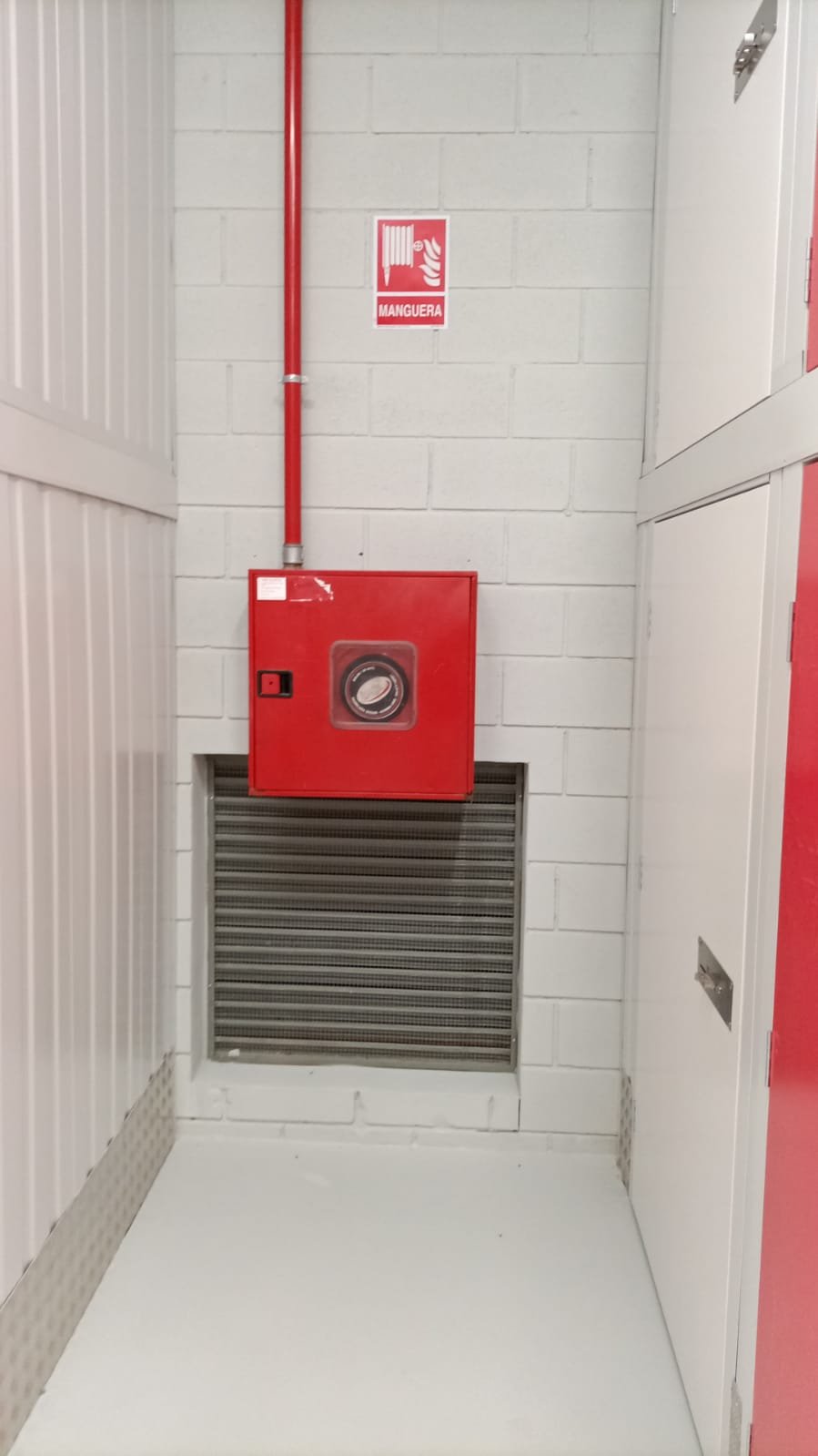 Una caja de Extinción de incendios  VIES en EASY-BOX Mini-almacenes en Torrent (Valencia)
