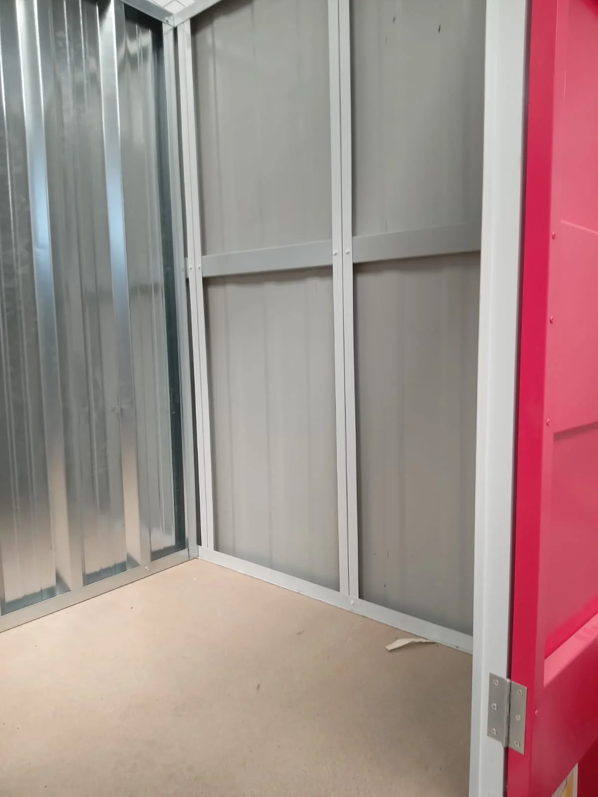 Interior de un Mini-almacén o Trastero Pequeño en EASY-BOX Mini-almacenes en Torrent (Valencia)
